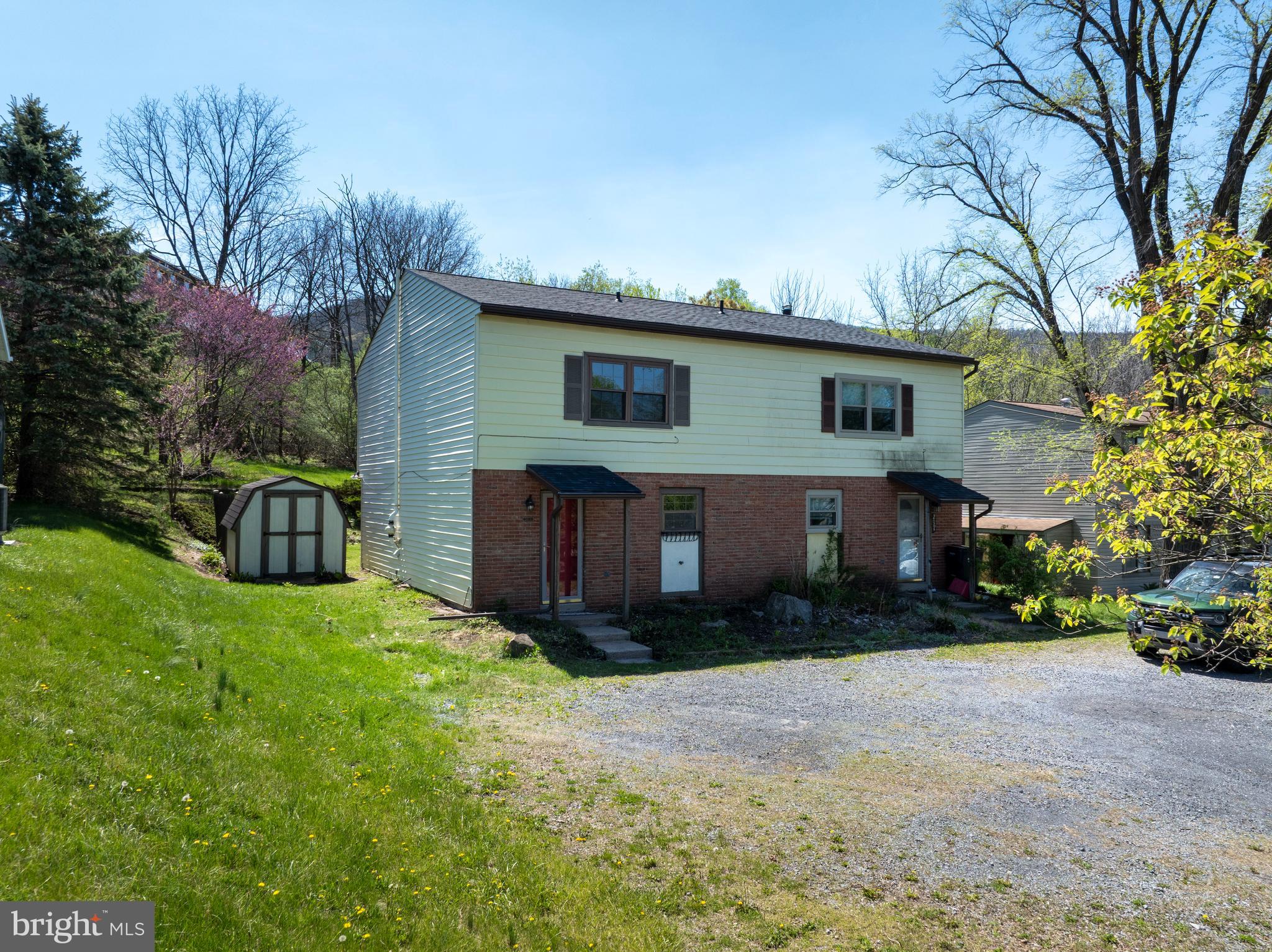 COUNTRY PLACE - Residential