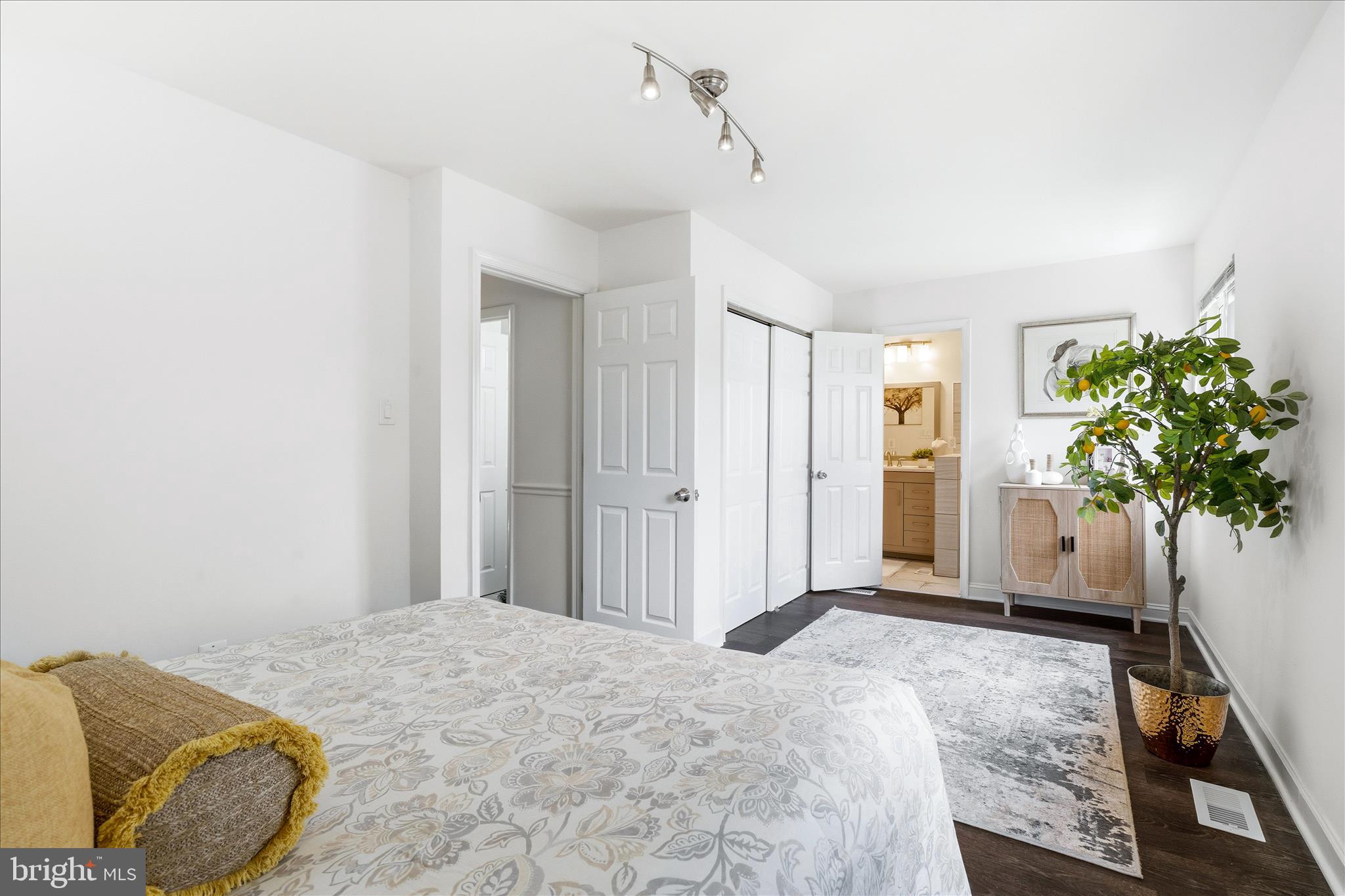 NEWPORT ESTATES - Residential