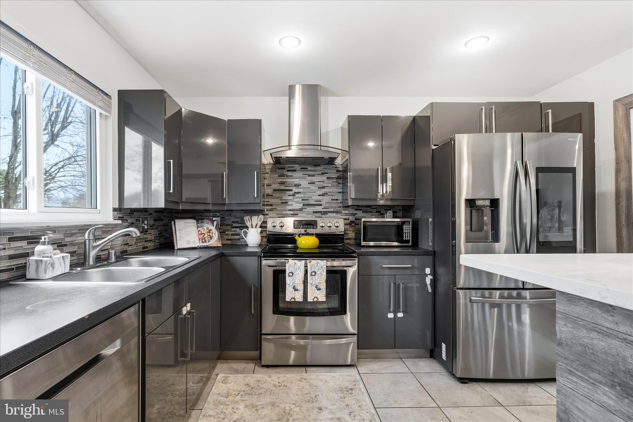 NEWPORT ESTATES - Residential