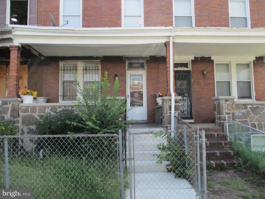 SELLER VERY, VERY MOTIVATED TO SELL!! THIS is a GREAT 2 UNIT PROPERTY, THAT is in move in condition in 
a GREAT COMMUNITY, located near MTA AND SHOPPING and SCHOOLS.... AWESOME PROPERTY for 
HOME BUYER or INVESTOR!! THIS PROPERTY IS BEGIN SOLD AS-IS.....