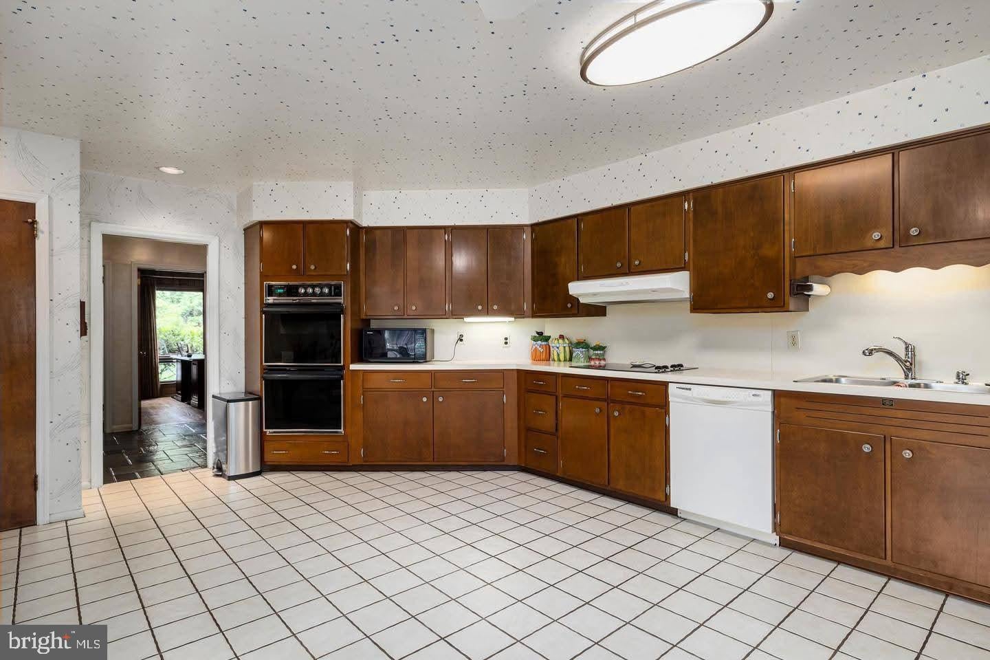 1 BUTTONWOOD LANE