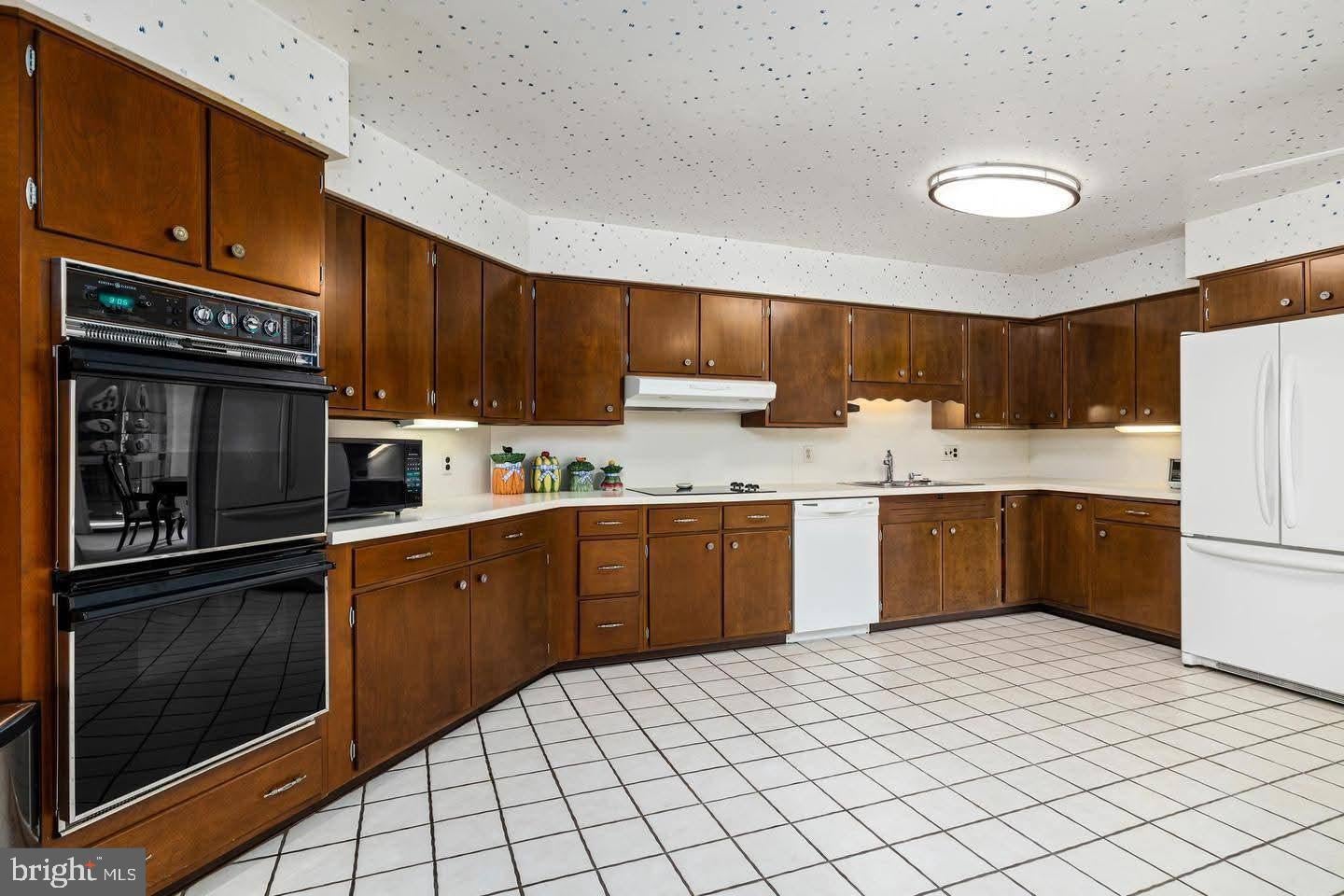 1 BUTTONWOOD LANE