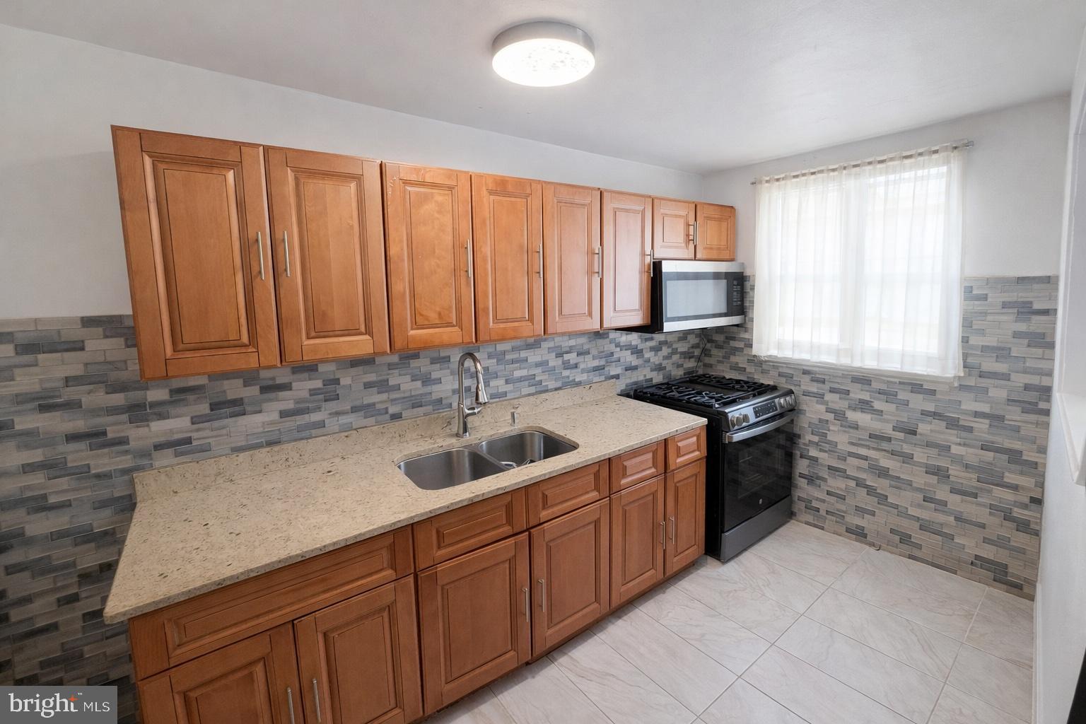 OXFORD CIRCLE - Residential