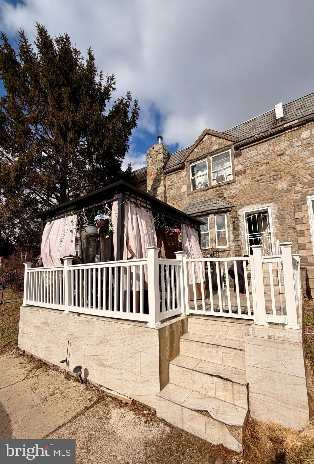 OXFORD CIRCLE - Residential