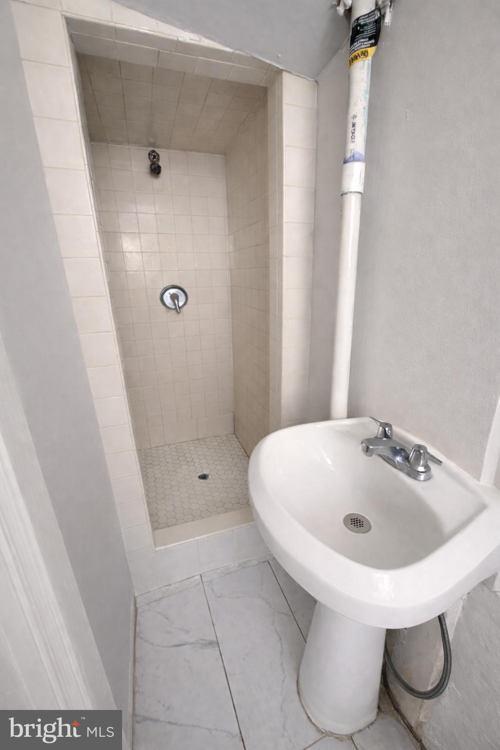 OXFORD CIRCLE - Residential