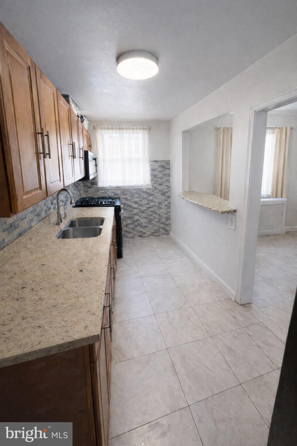 OXFORD CIRCLE - Residential