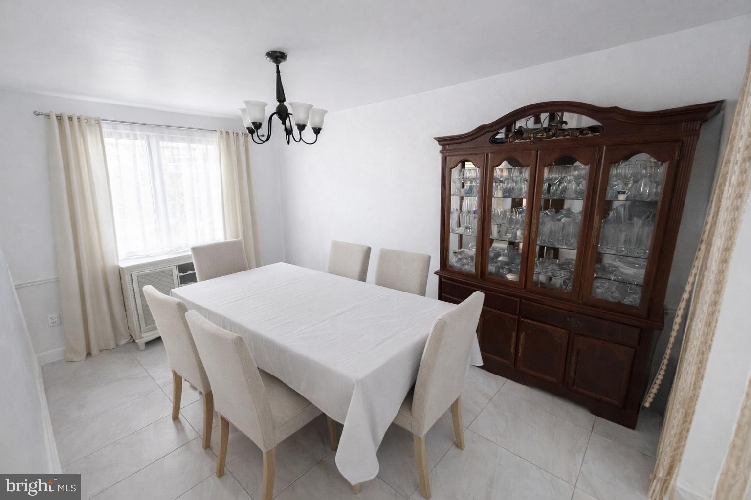 OXFORD CIRCLE - Residential