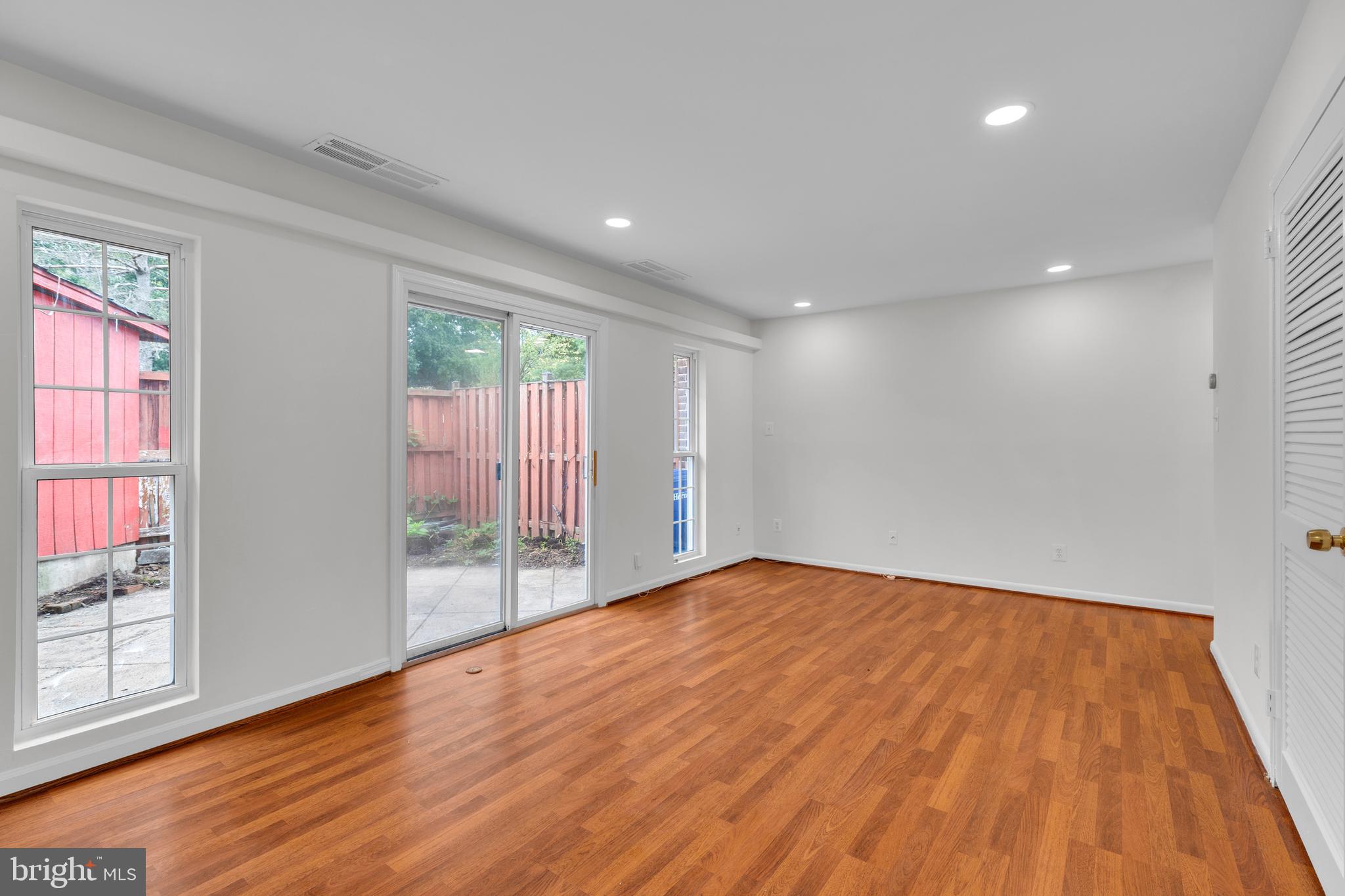 1233 MAGNOLIA LANE