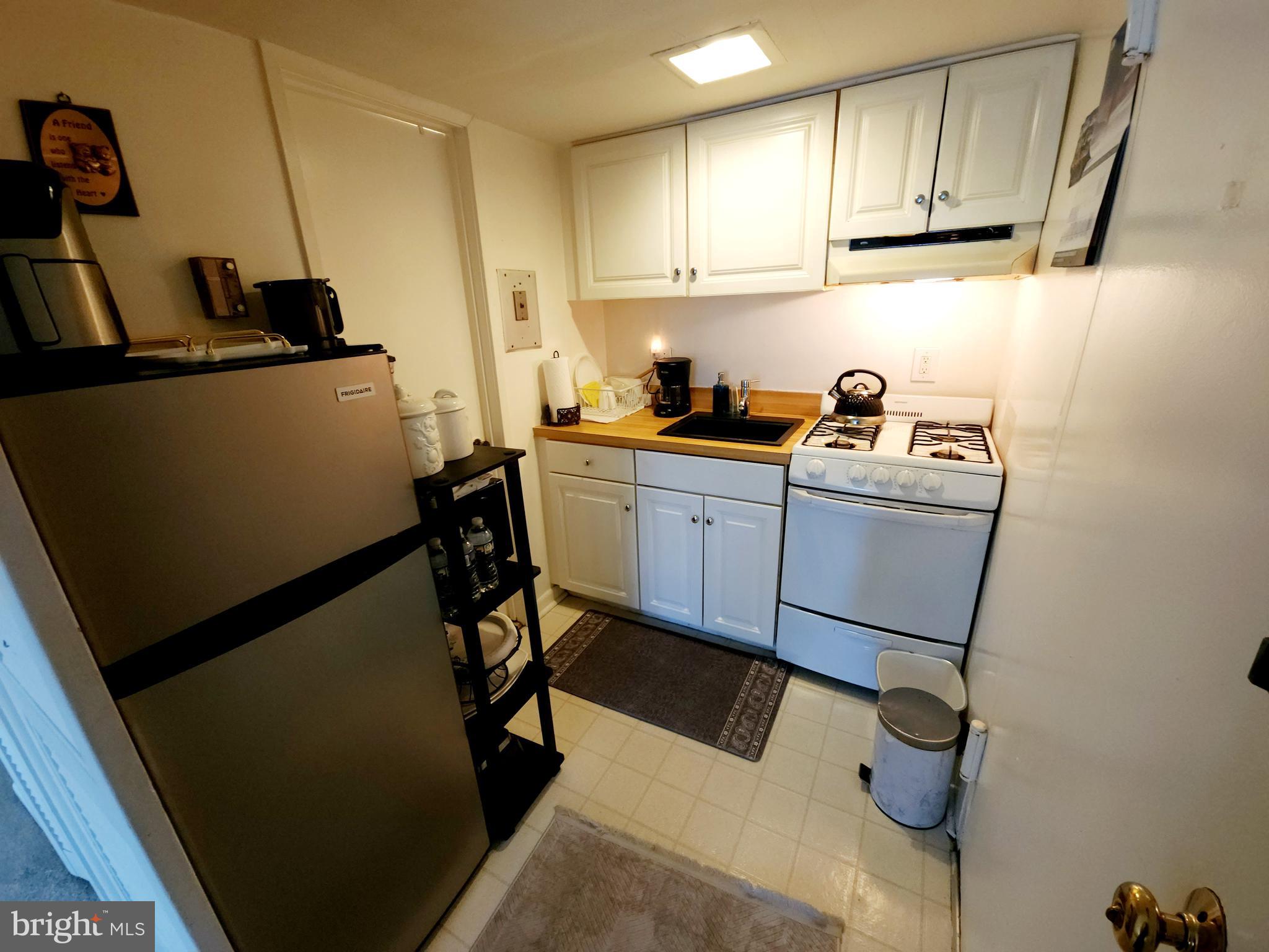 AMERICANA FINMARK - Residential Lease