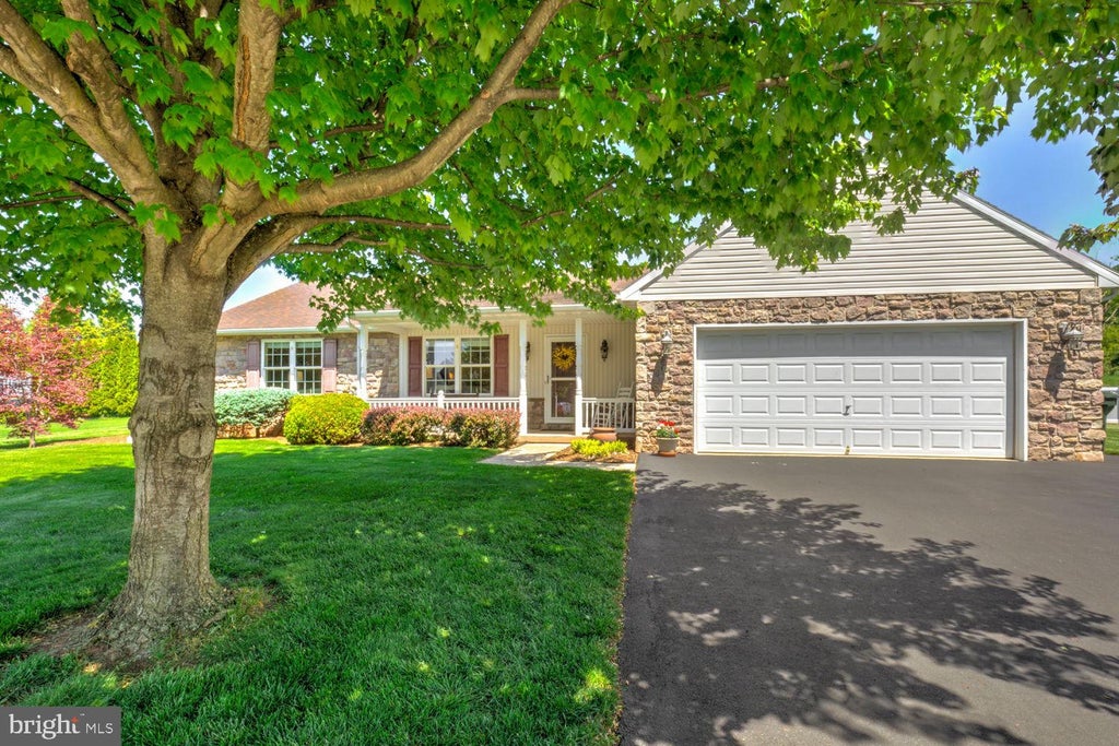 Photo of 156 Shalom Drive, DENVER, PA 17517 (MLS # PALA2088170)