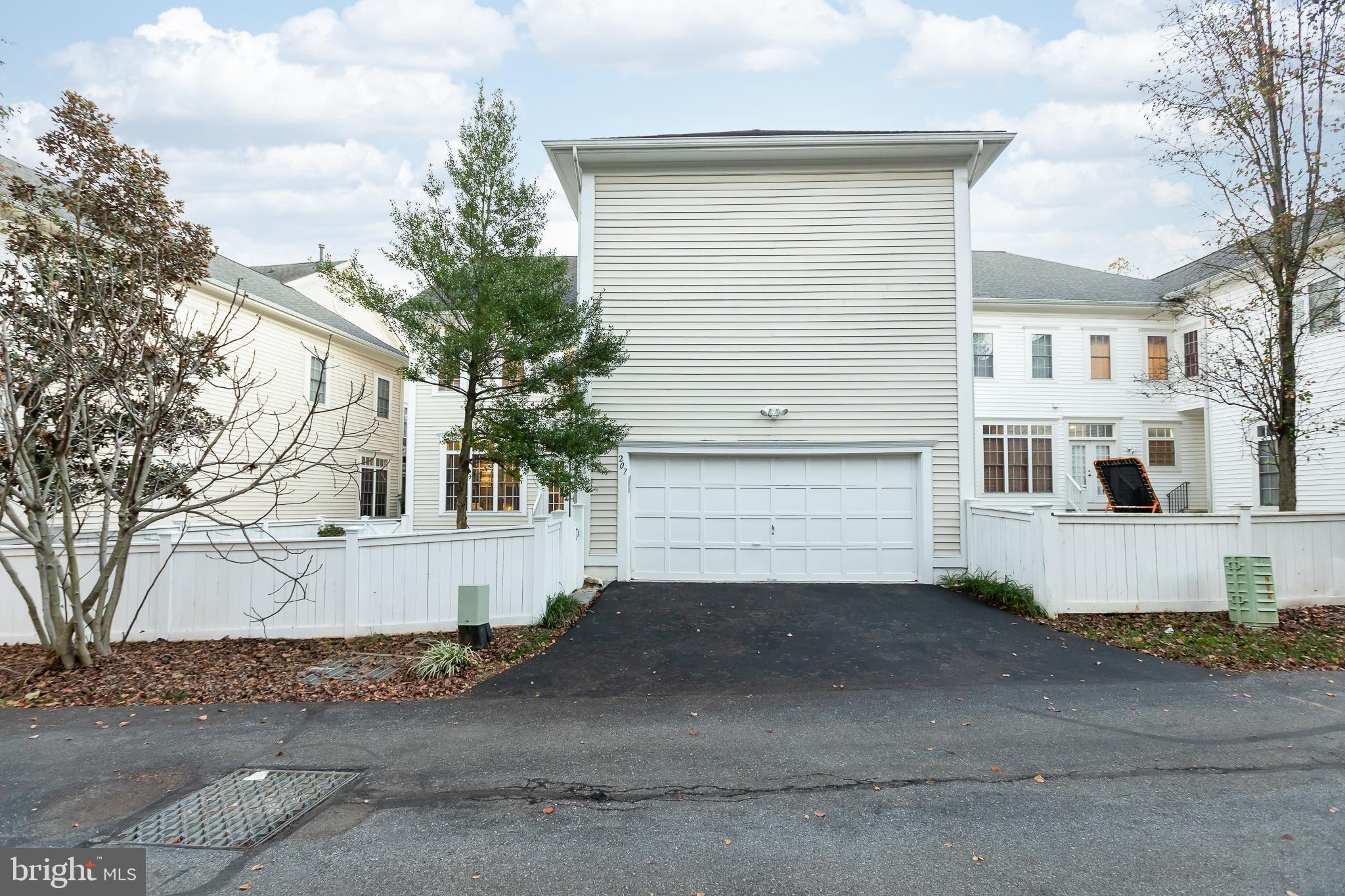 KING FARM WATKINS POND - Residential