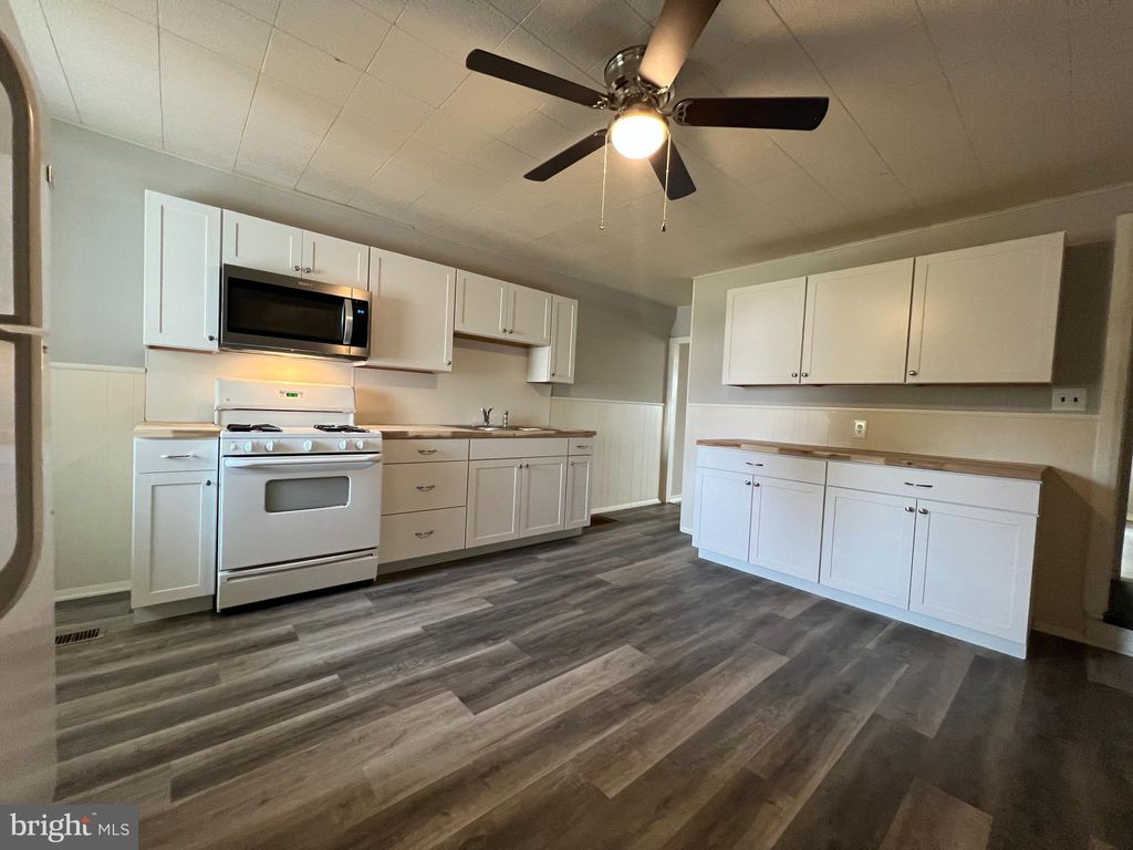 Photo of 304 Maple Street, MANCHESTER, PA 17345 (MLS # PAYK2098476)