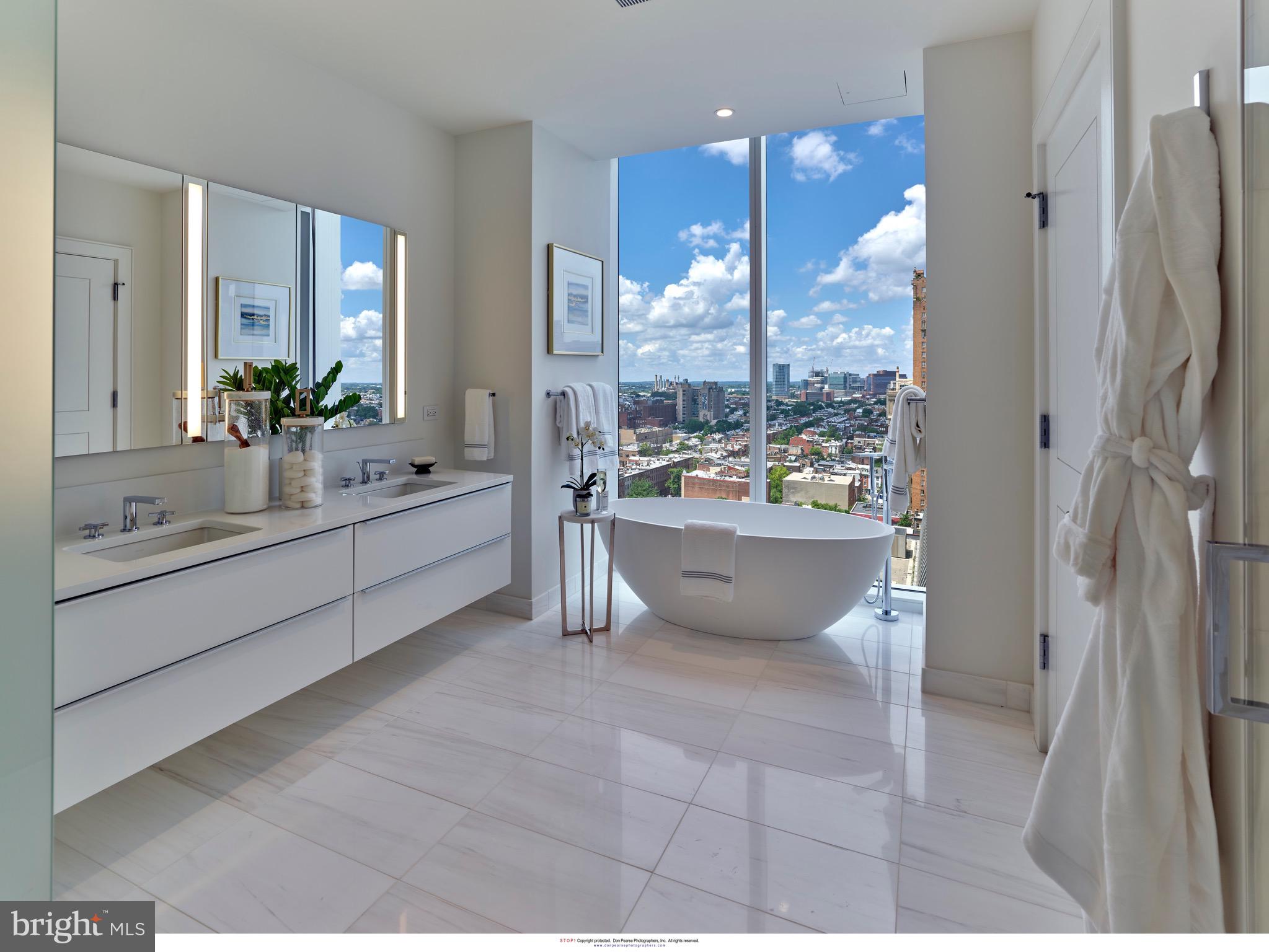 AVENUE OF THE ARTS - Residential