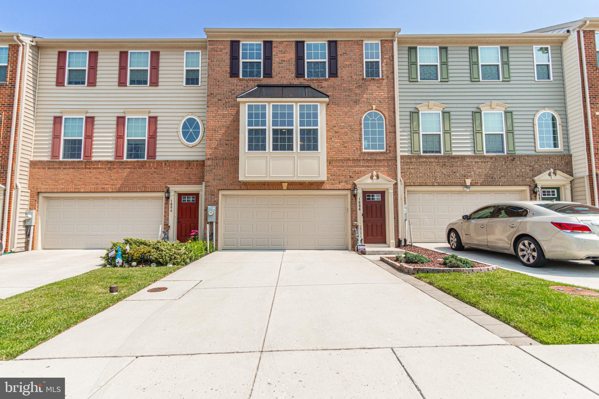Beautiful Townhouse with Upgrades and Community Amenities!
Welcome to this stunning 2-car garage townhouse, perfectly combining comfort, style, and convenience. Step inside to discover a thoughtfully designed interior featuring gleaming granite countertops, modern finishes, and a spacious open-concept layout ideal for both everyday living and entertaining.
Enjoy the efficiency and endless hot water from the tankless water heater, while outdoor living is a breeze with your private deck and fully fenced-in yard--perfect for pets, play, or weekend relaxation.
Located just minutes from shopping, dining, and everyday essentials, this home also offers access to a vibrant community with top-notch amenities. Take advantage of the sparkling community pool, tennis courts, fitness room, and a welcoming community center.
Don't miss your chance to own this beautifully maintained townhouse with everything you need right at your doorstep. Schedule your private tour today!