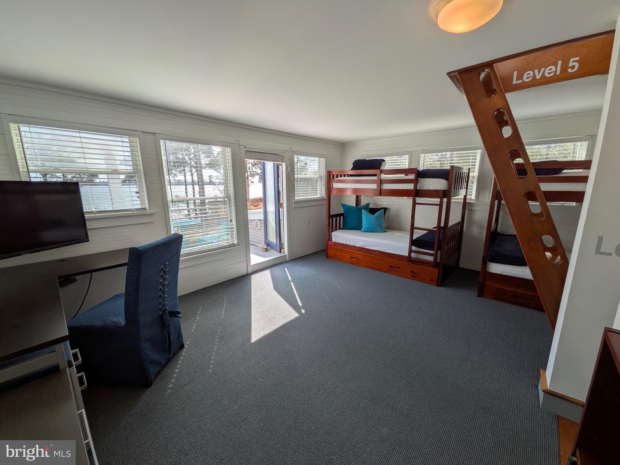 TOWN POINT ESTATES - Residential