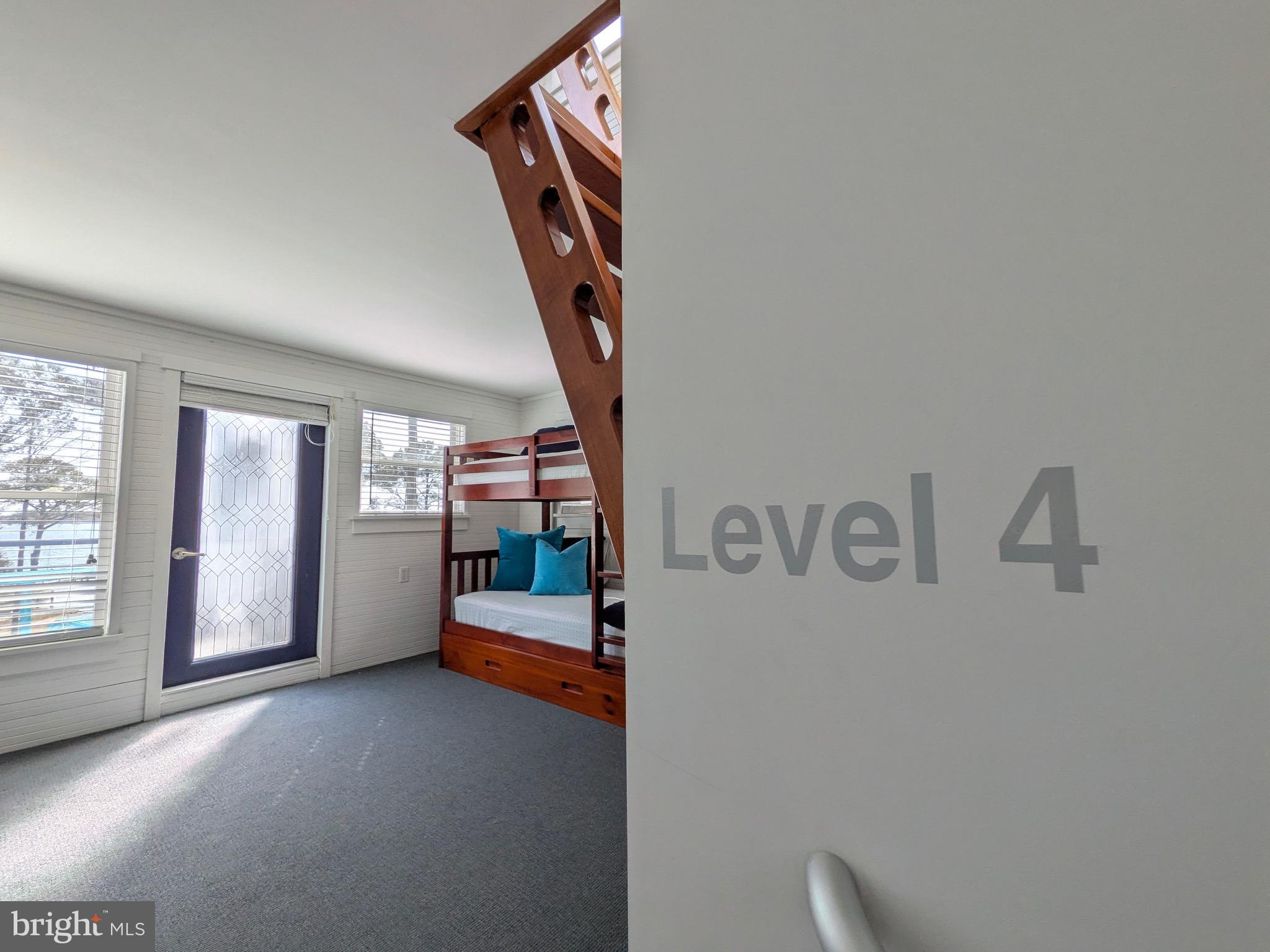 TOWN POINT ESTATES - Residential