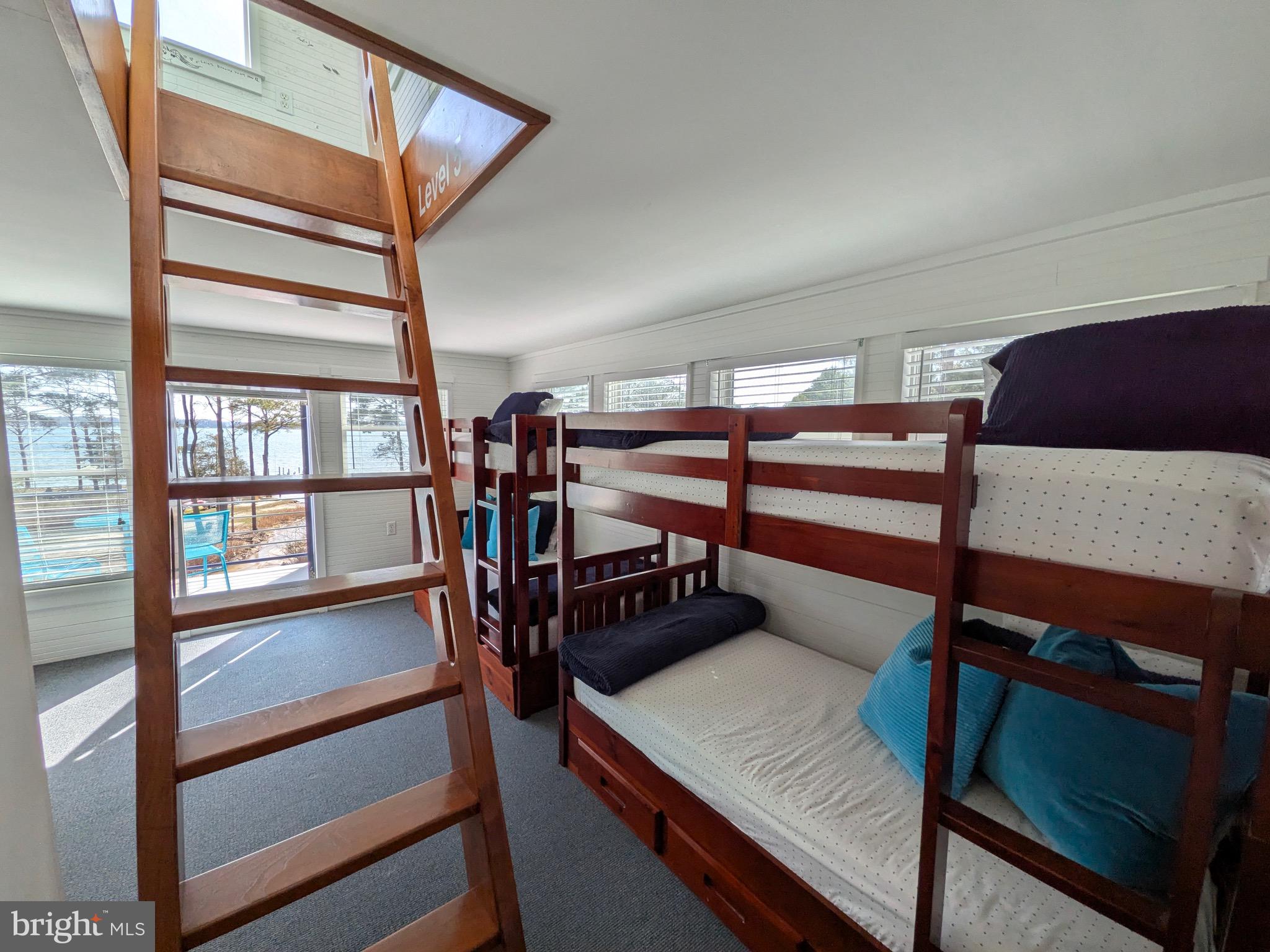 TOWN POINT ESTATES - Residential