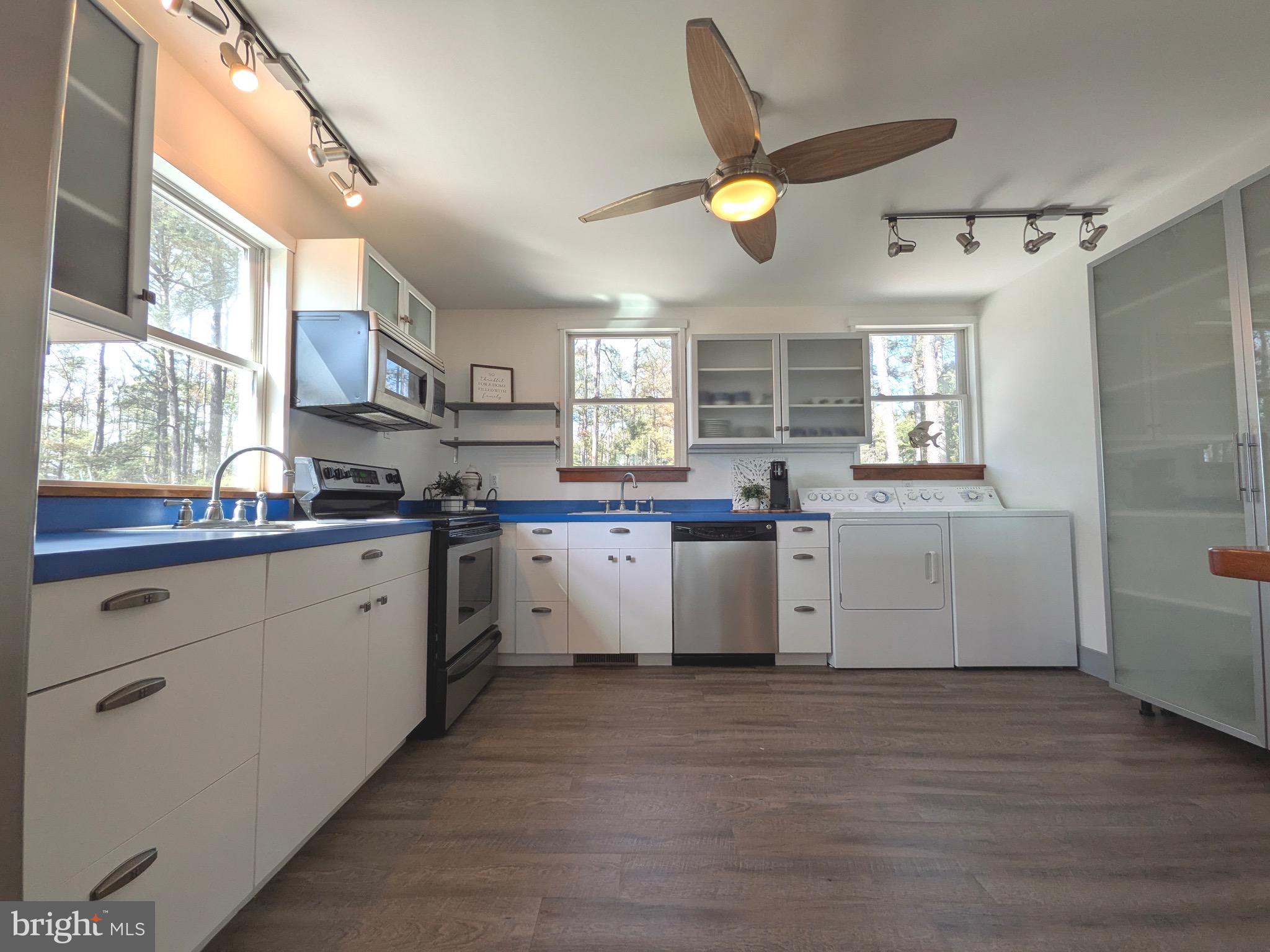 TOWN POINT ESTATES - Residential