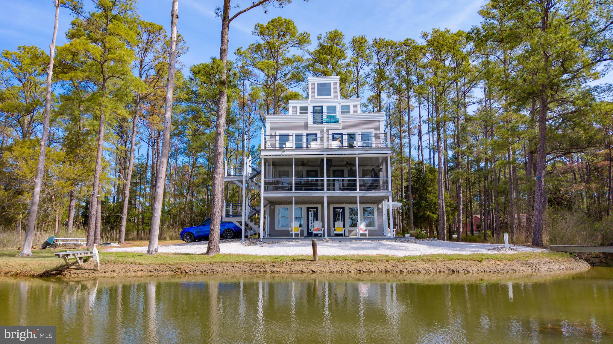 TOWN POINT ESTATES - Residential