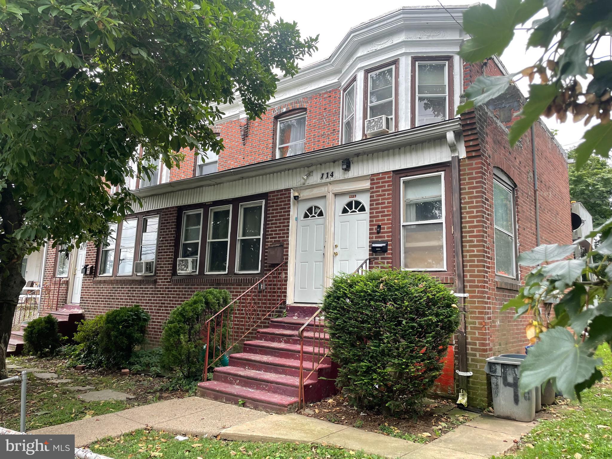 Here’s a standout multi-family investment opportunity in Collingdale, PA that’s worth a closer look:
- Fully occupied units with month-to-month tenants
- Separate utilities (gas, electric, water) for each unit
- Off-street parking