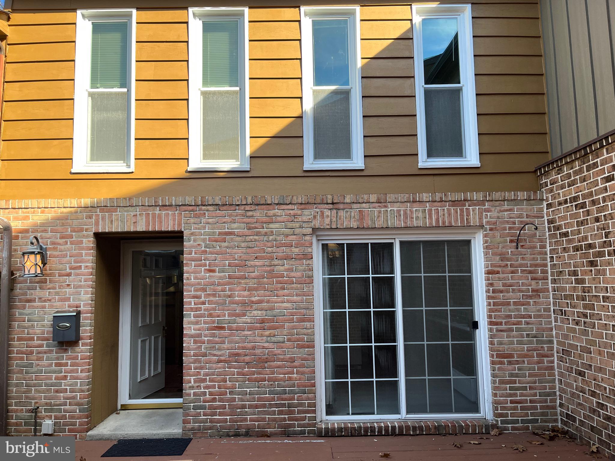 FLYING HILLS - Residential Lease