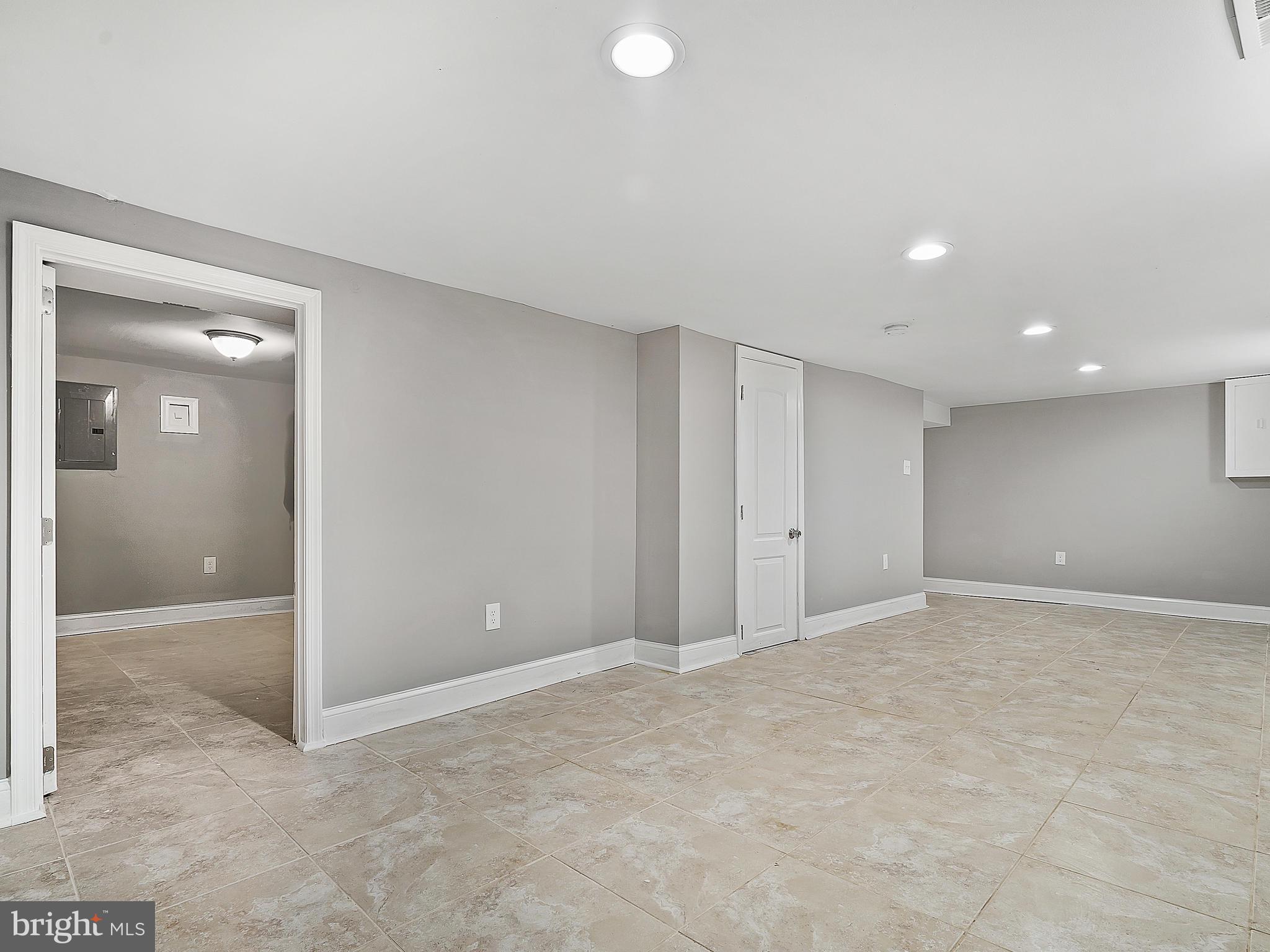 LAKE WALKER - Residential