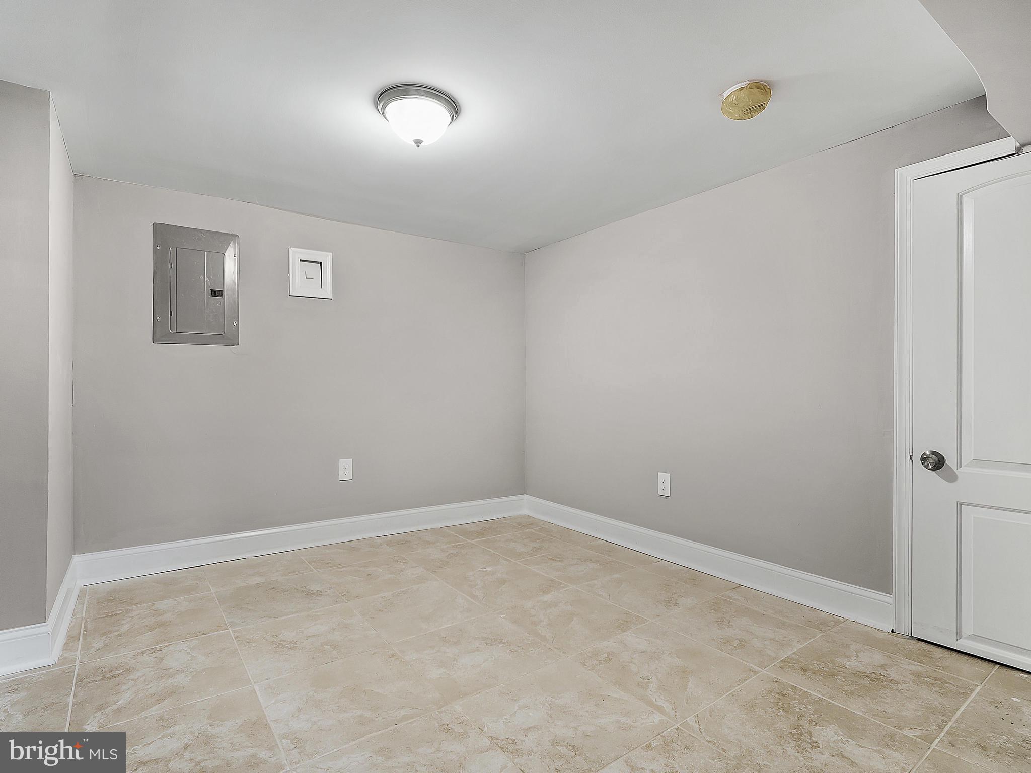 LAKE WALKER - Residential