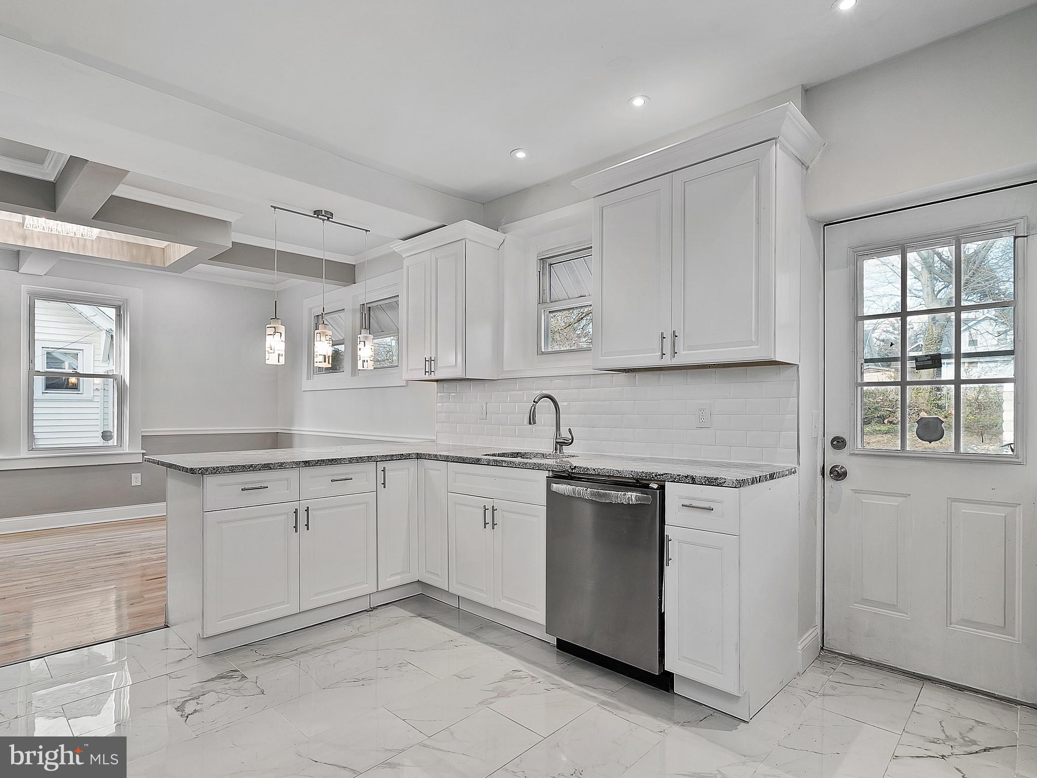 LAKE WALKER - Residential