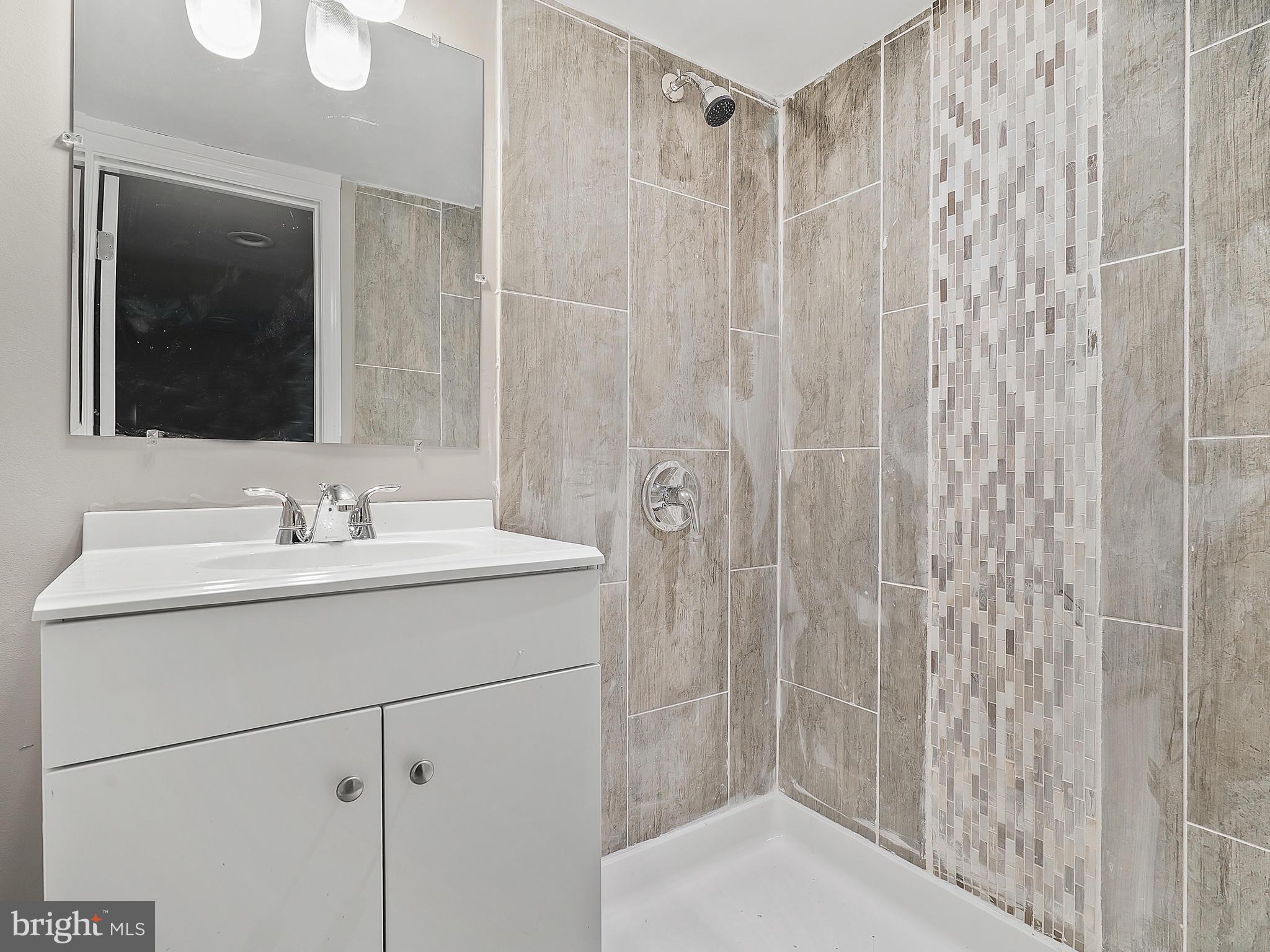 LAKE WALKER - Residential