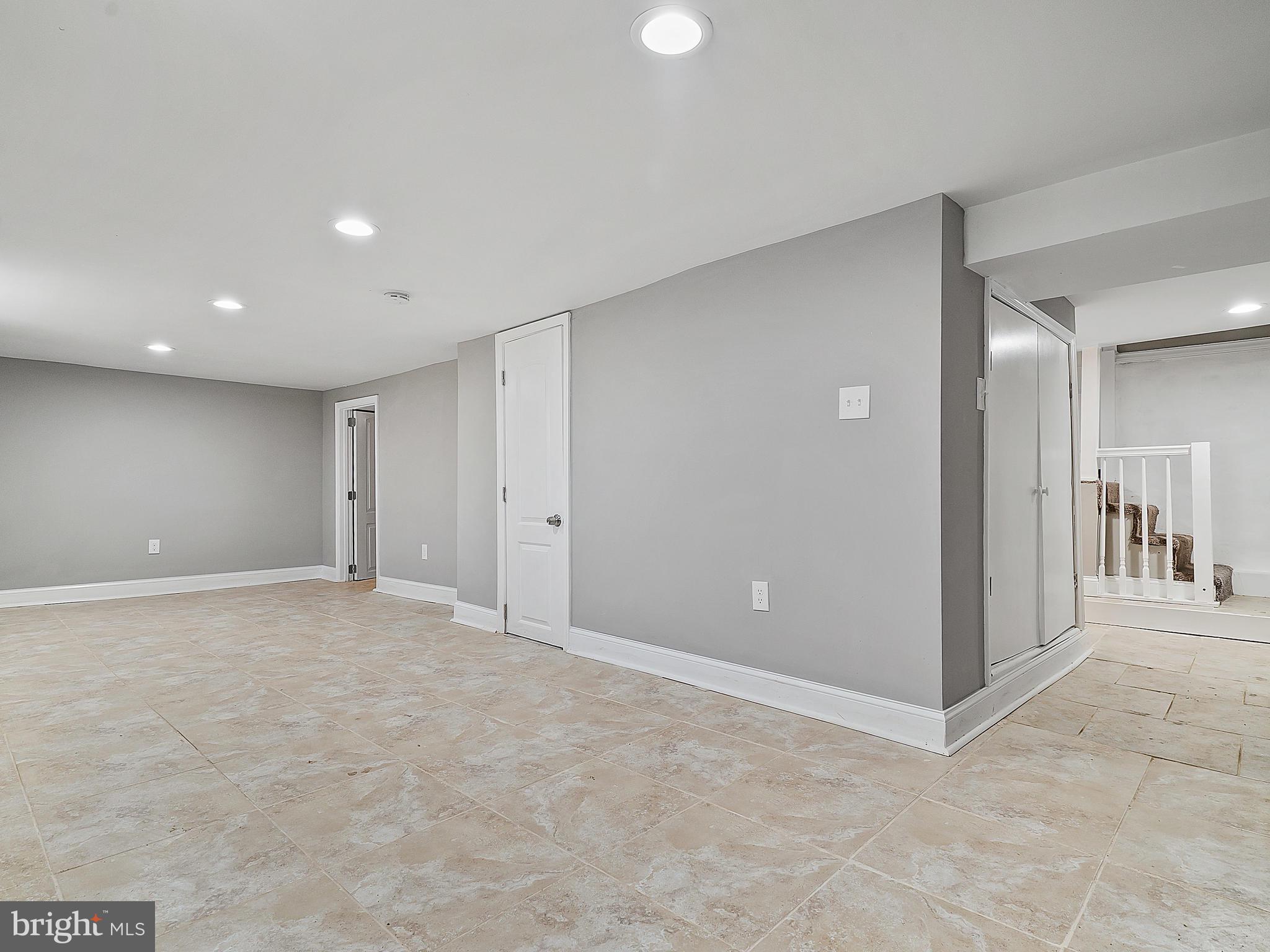 LAKE WALKER - Residential