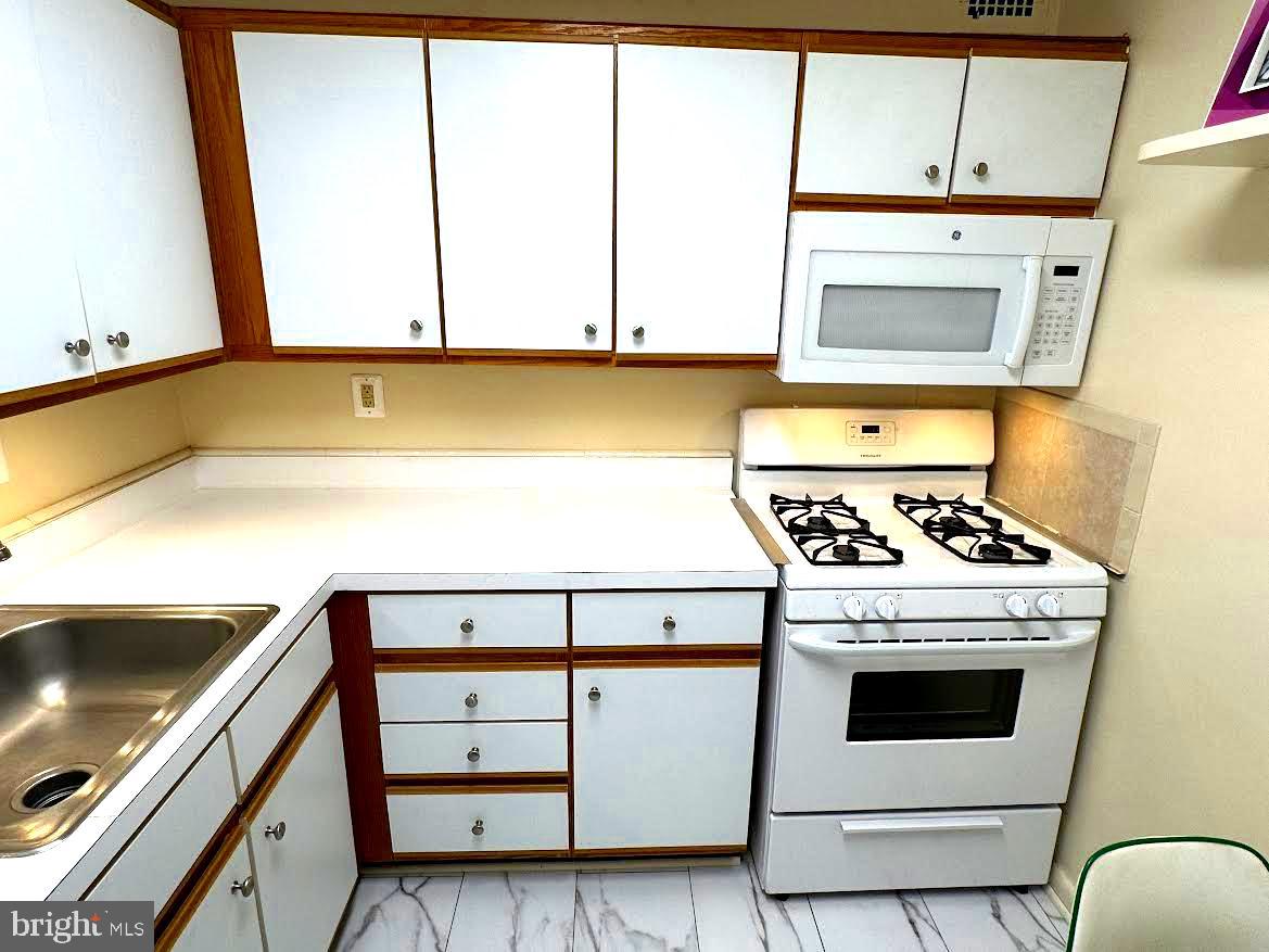 WHITEHALL - Residential
