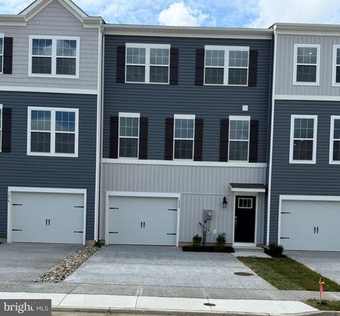 Townhouse For Rent - 1080 Meadowlark Drive<br/> FOGELSVILLE, PA 18051