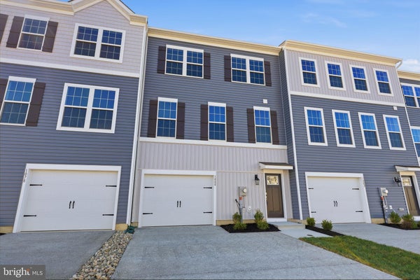 1080 MEADOWLARK DR, FOGELSVILLE, PA 18051 - Image 3a2ea7066e19d5ce31c349f110e7b78f/3736113864