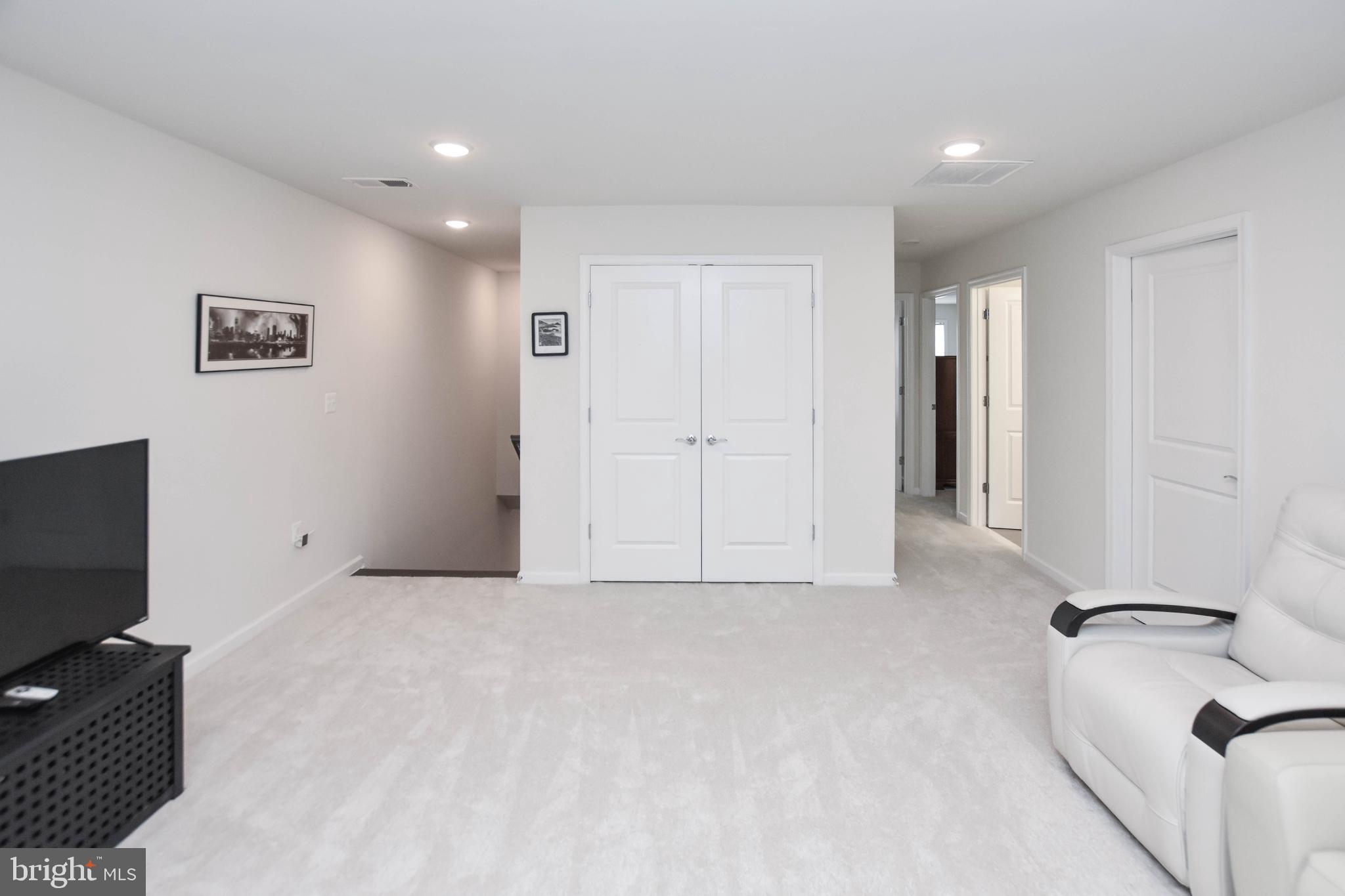 LEXINGTON 7 - Residential