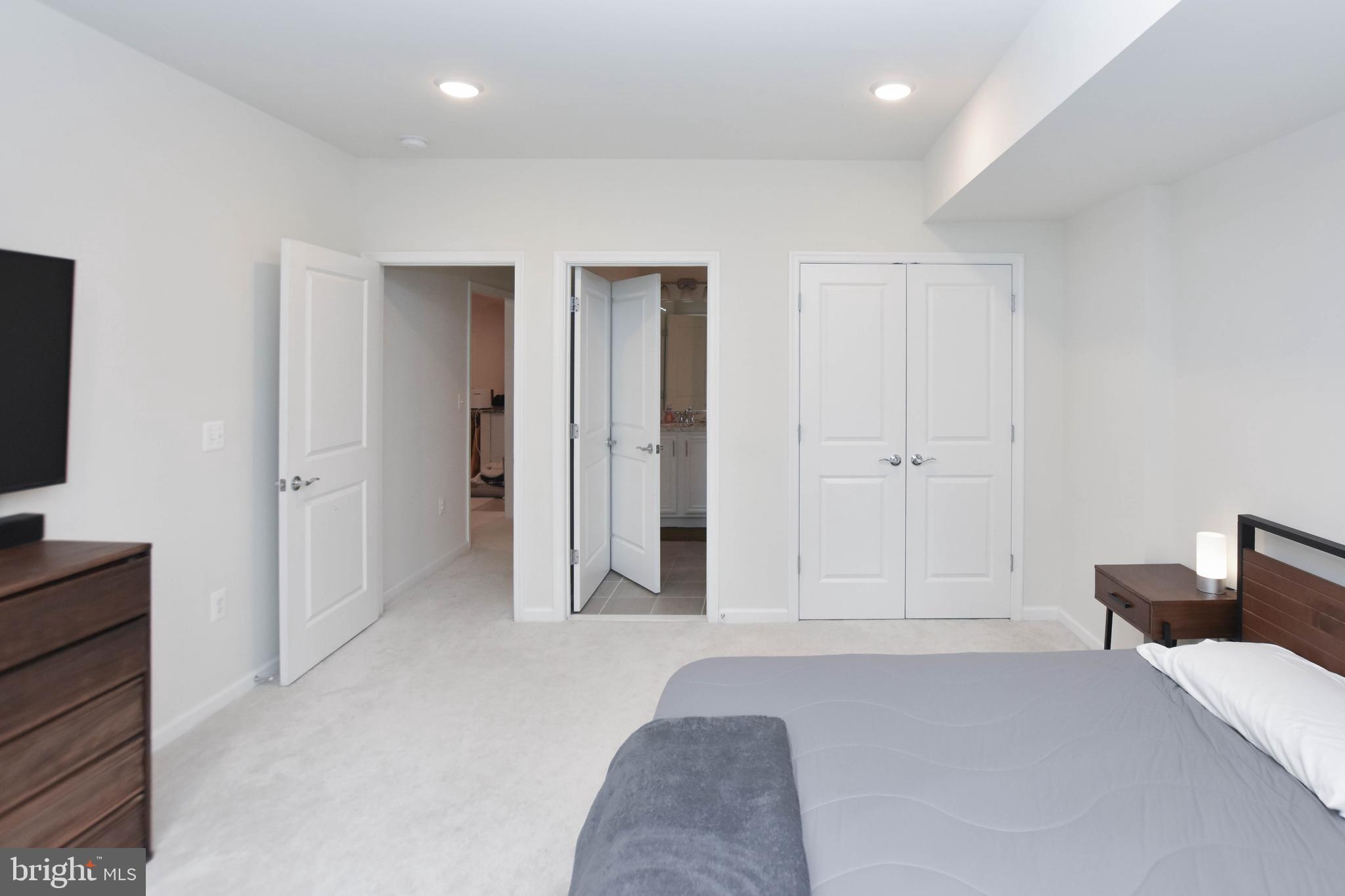 LEXINGTON 7 - Residential