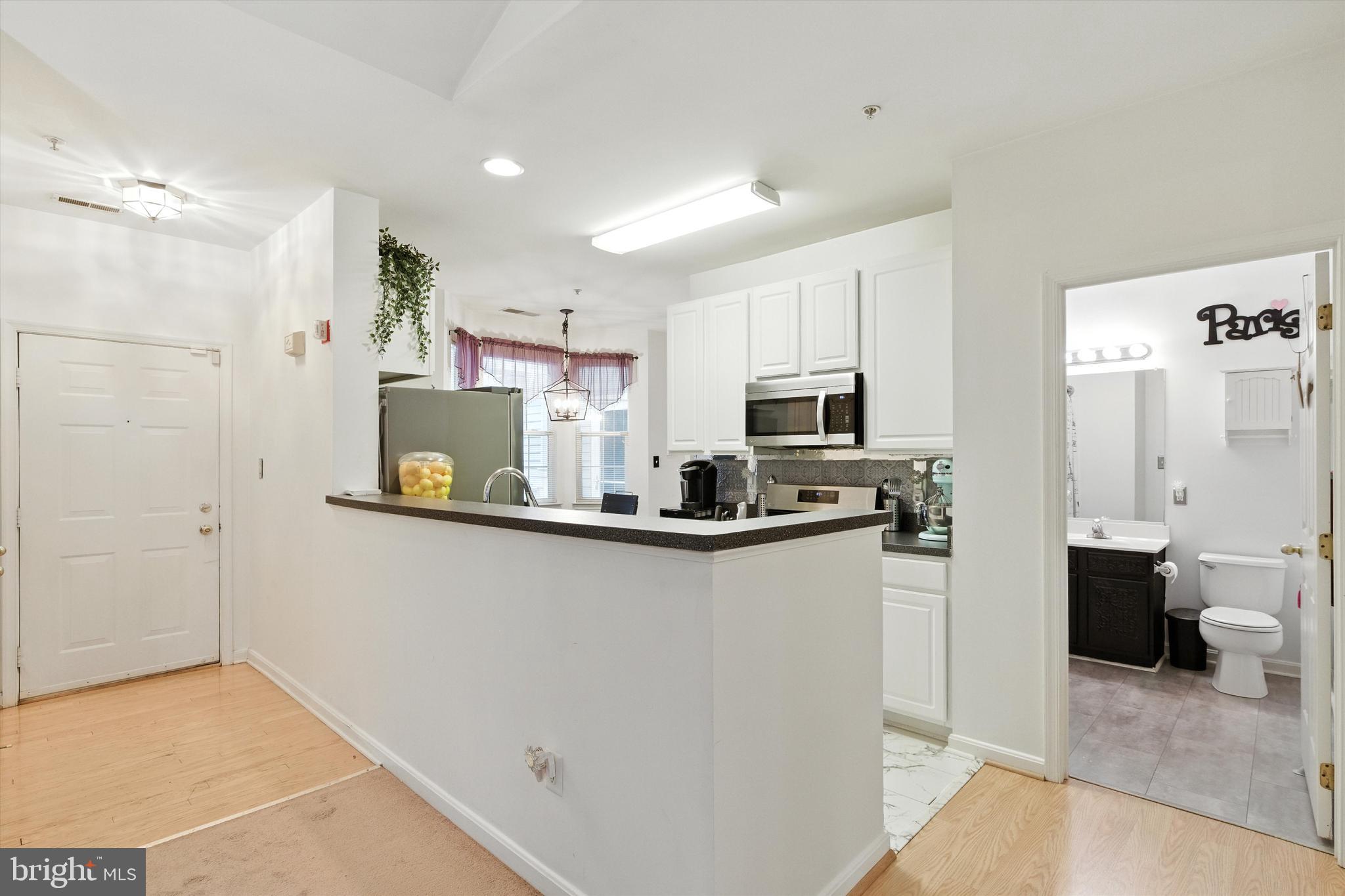 5000 HOLLINGTON DRIVE 302