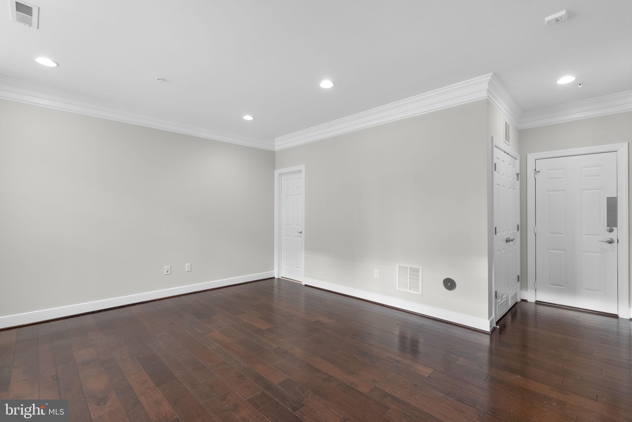 CROWN FARM - Residential