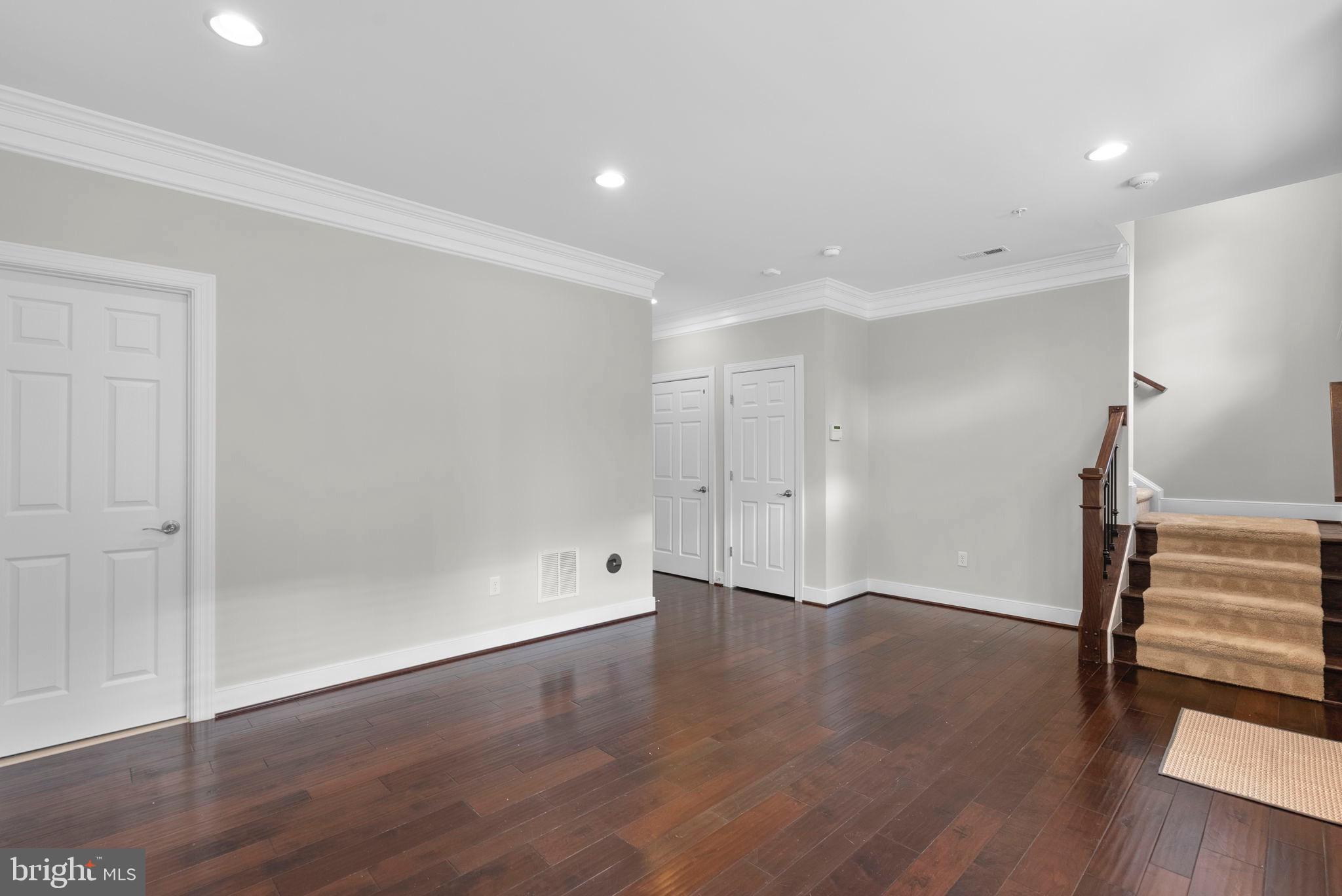 CROWN FARM - Residential