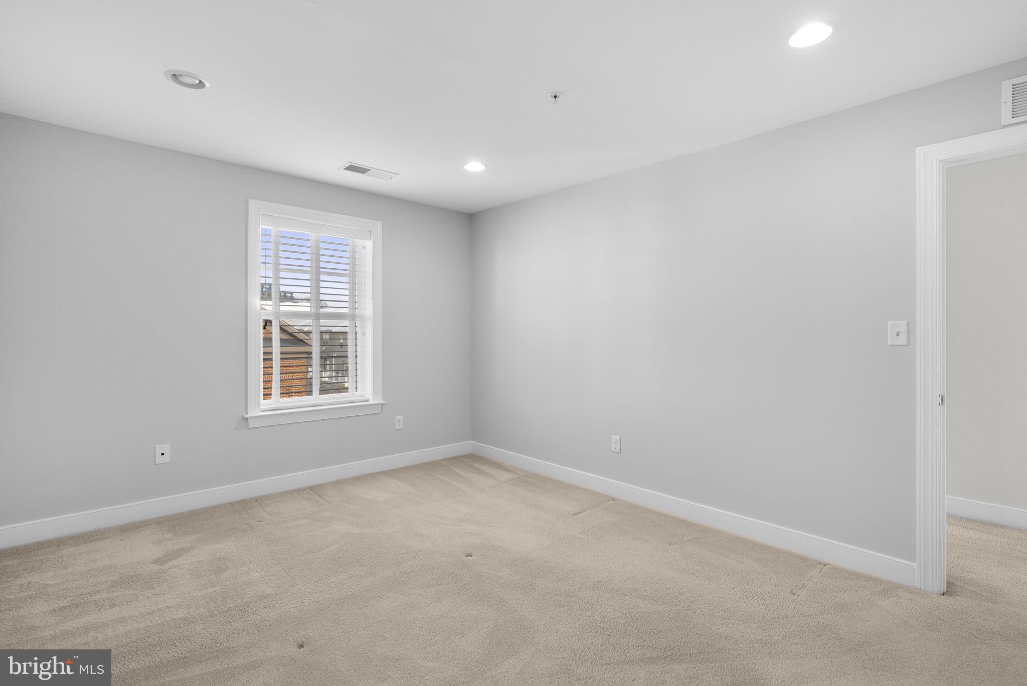 CROWN FARM - Residential