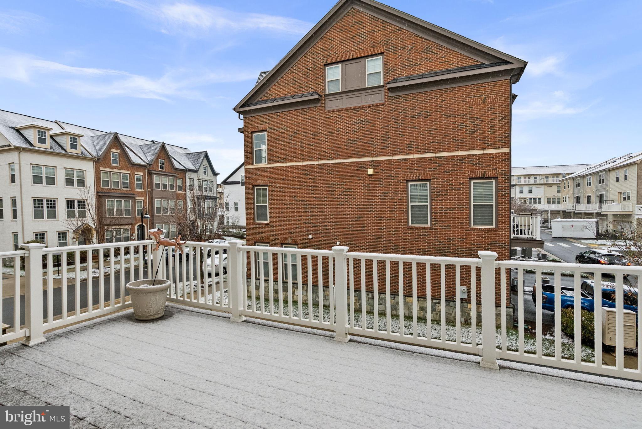 CROWN FARM - Residential