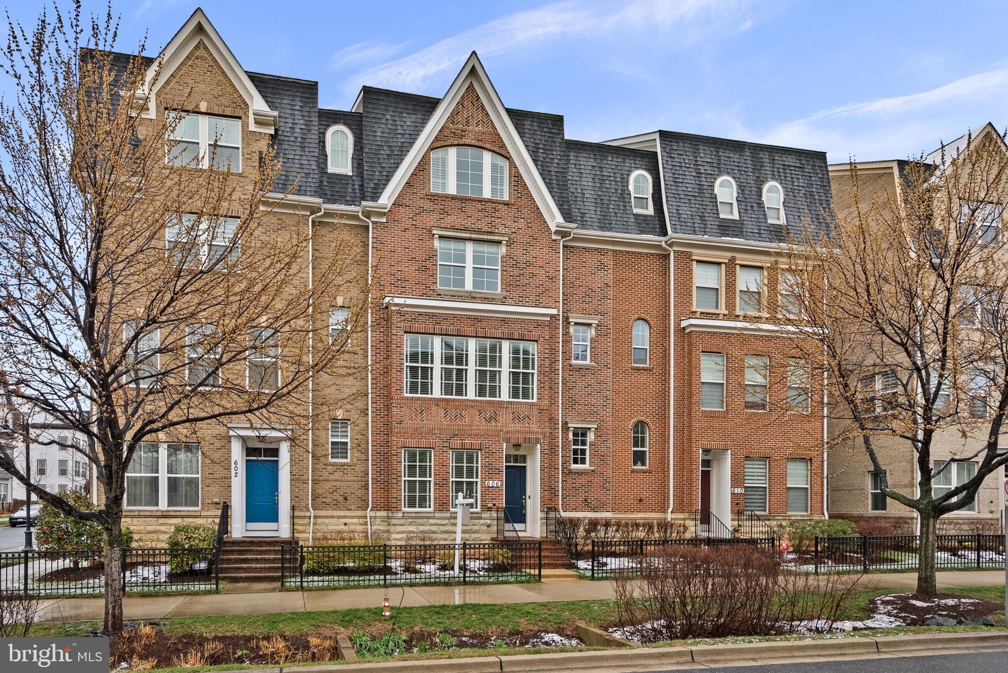 CROWN FARM - Residential