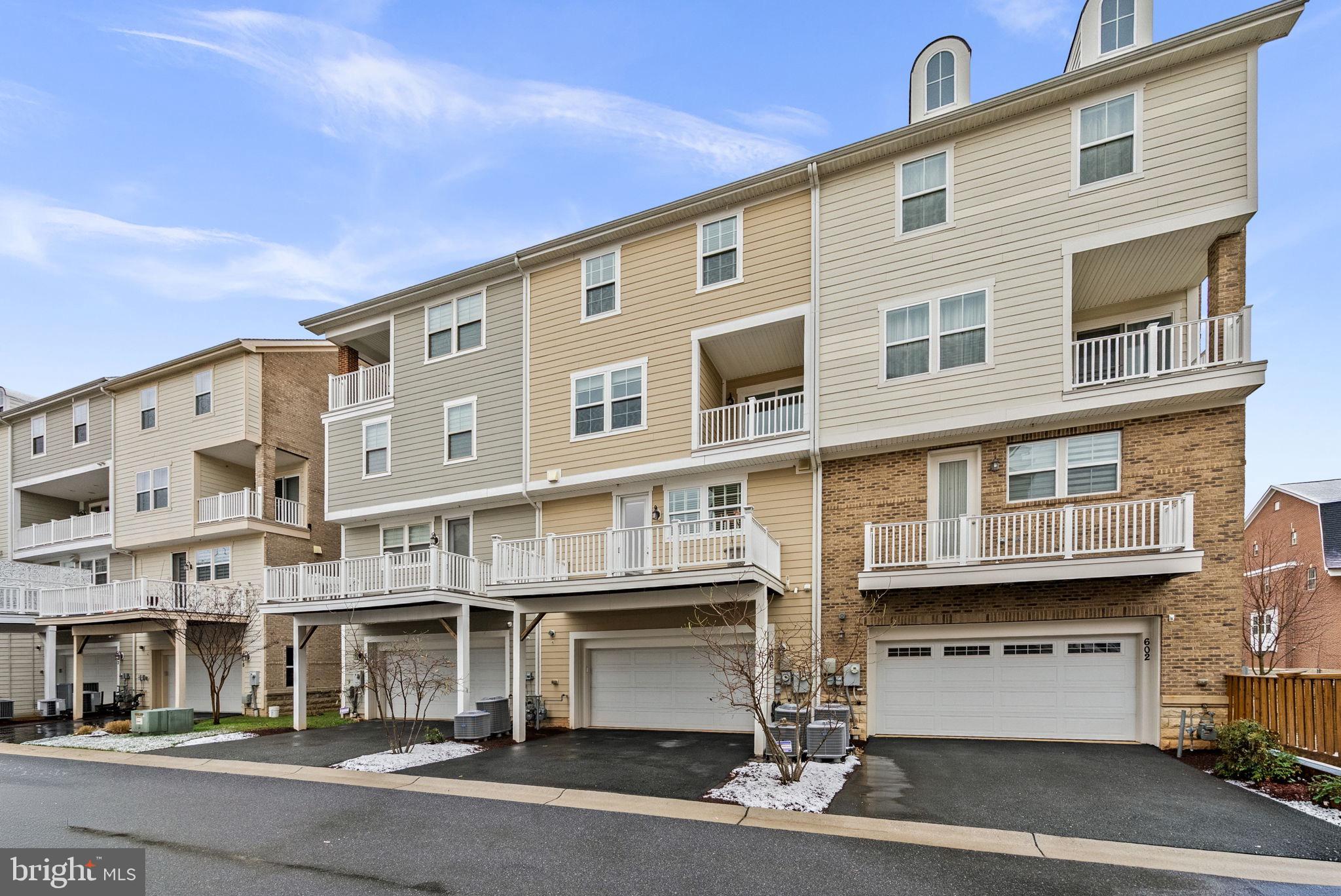 CROWN FARM - Residential