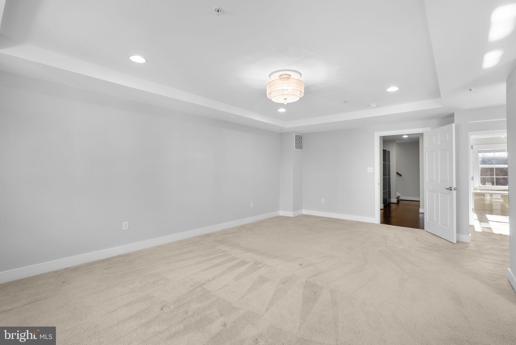 CROWN FARM - Residential