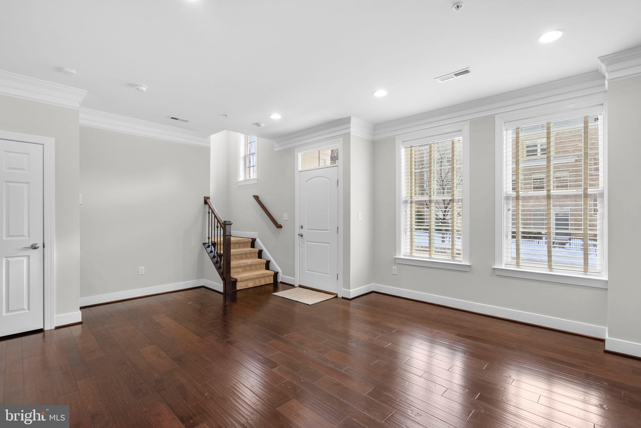 CROWN FARM - Residential