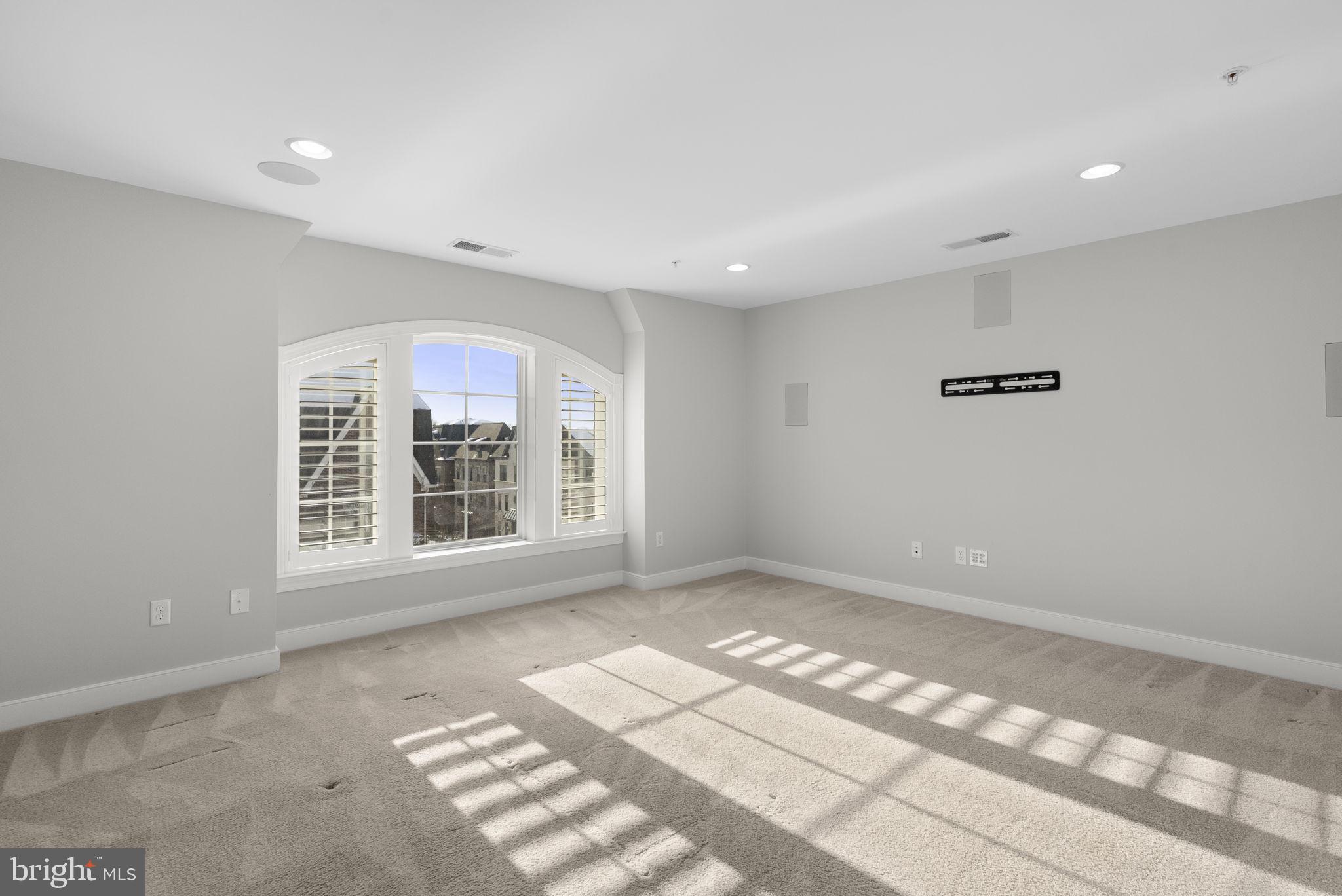 CROWN FARM - Residential