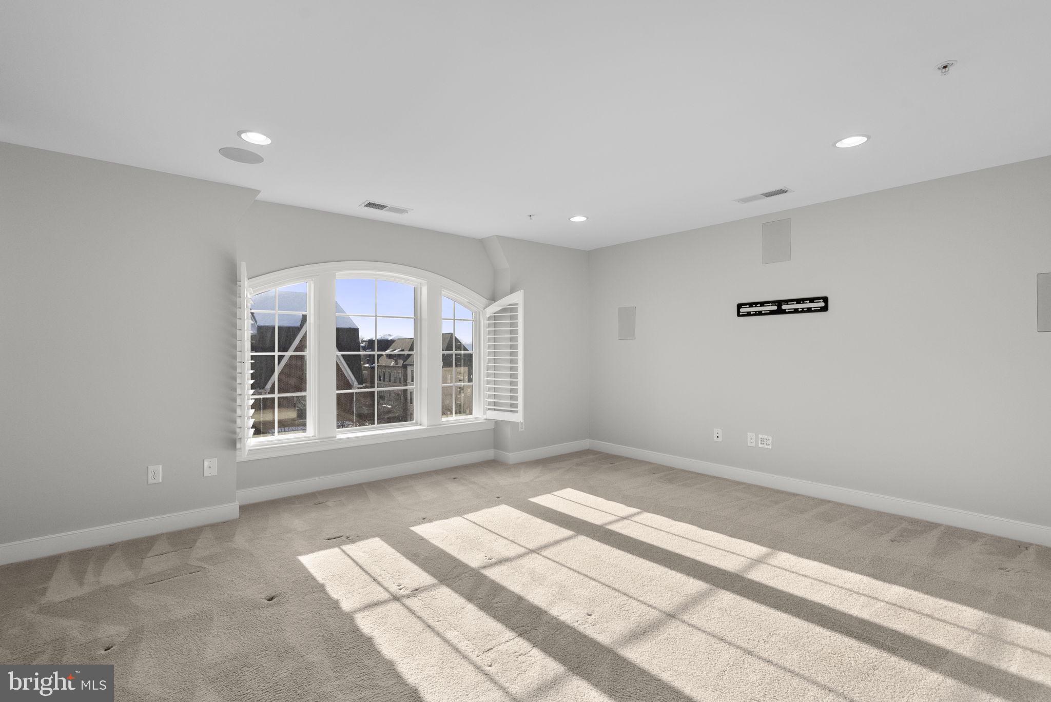 CROWN FARM - Residential