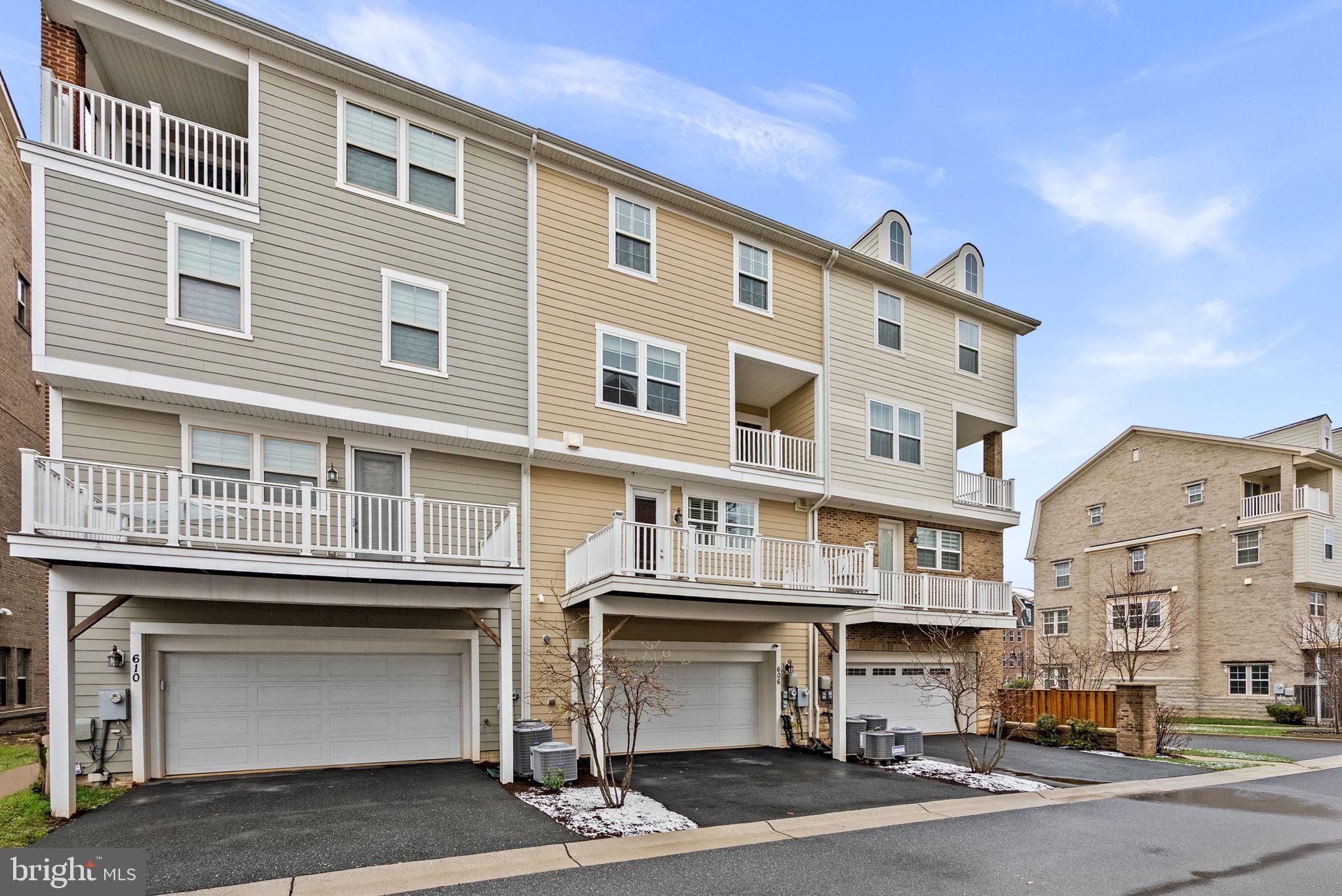 CROWN FARM - Residential