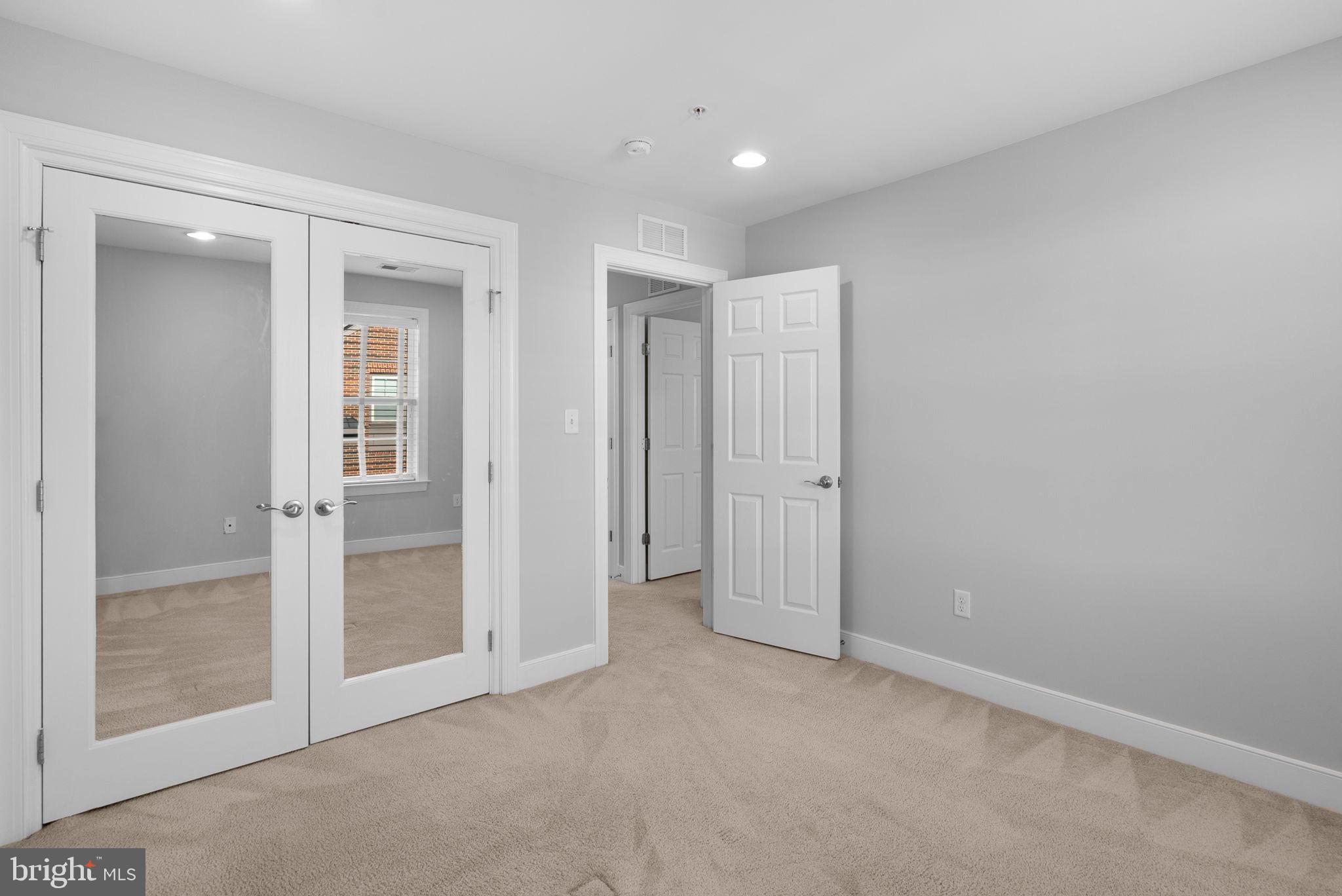 CROWN FARM - Residential