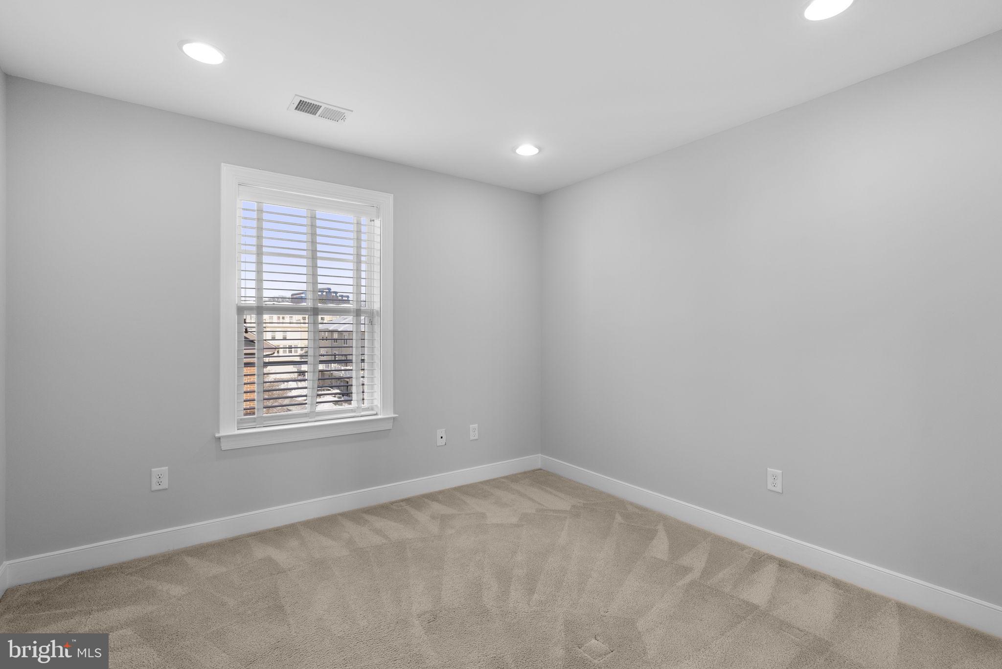 CROWN FARM - Residential