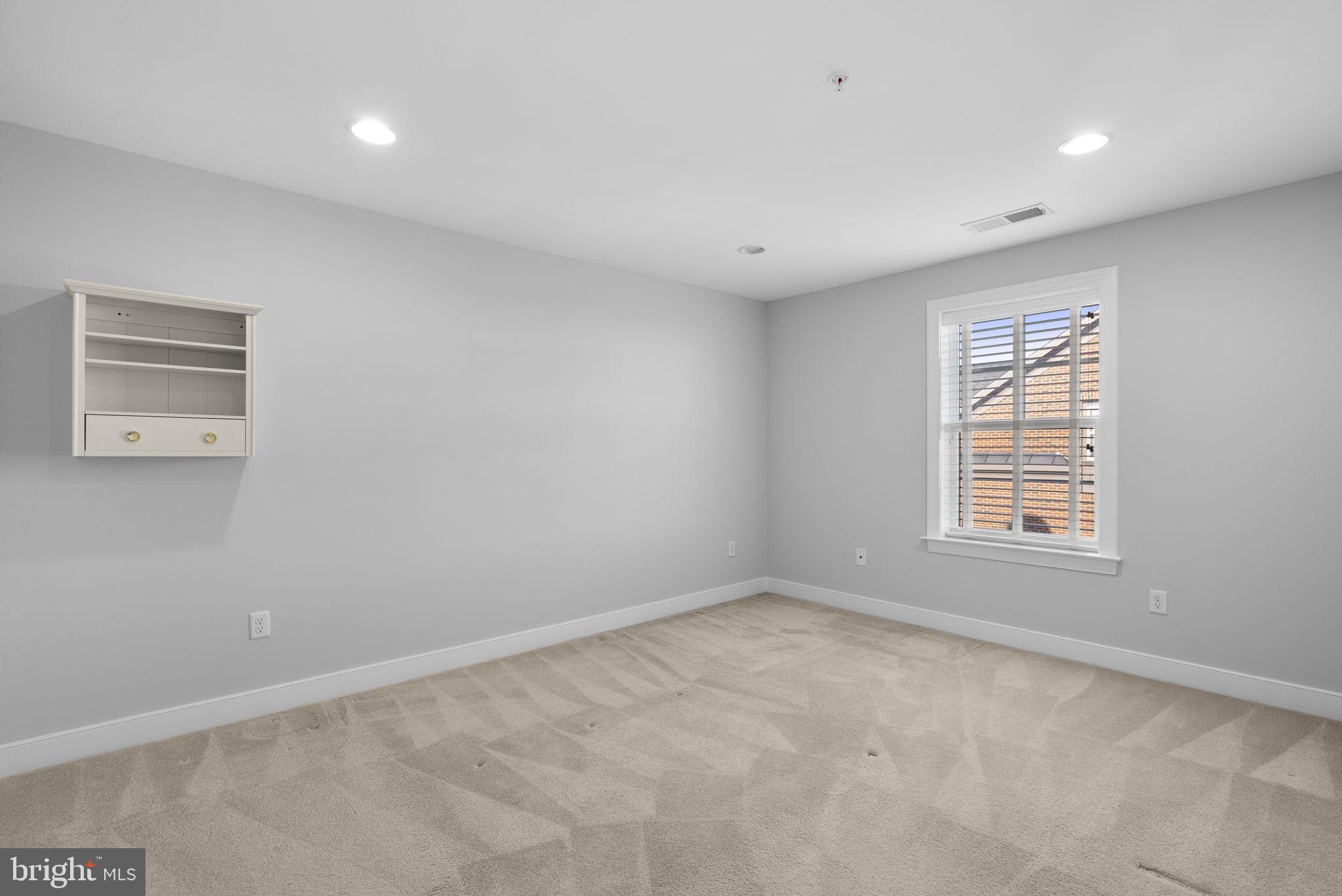 CROWN FARM - Residential